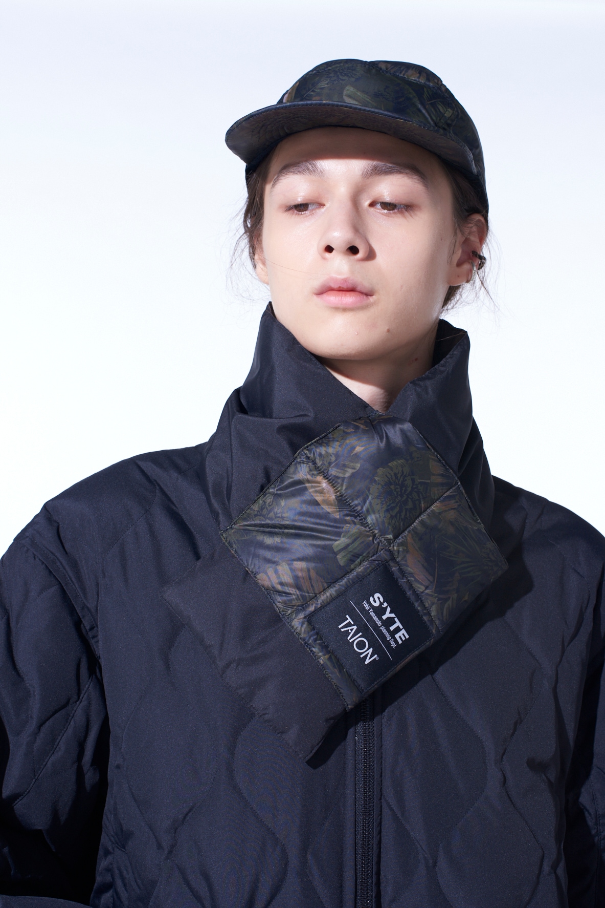 【11/21 12:00 Release】【S'YTE X TAION】DAHLIA CAMOUFLAGE QUILTED DOWN REVERSIBLE SCARF