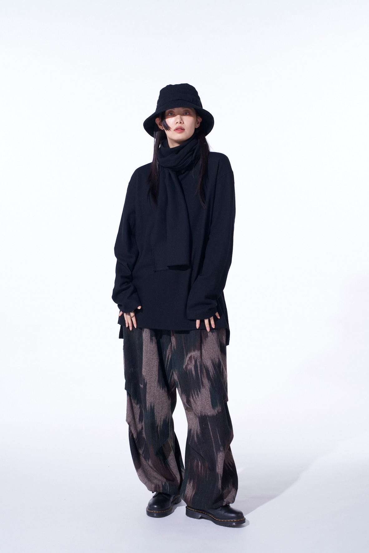 CAMOUFLAGE TWEED KNEE TUCK WIDE PANTS