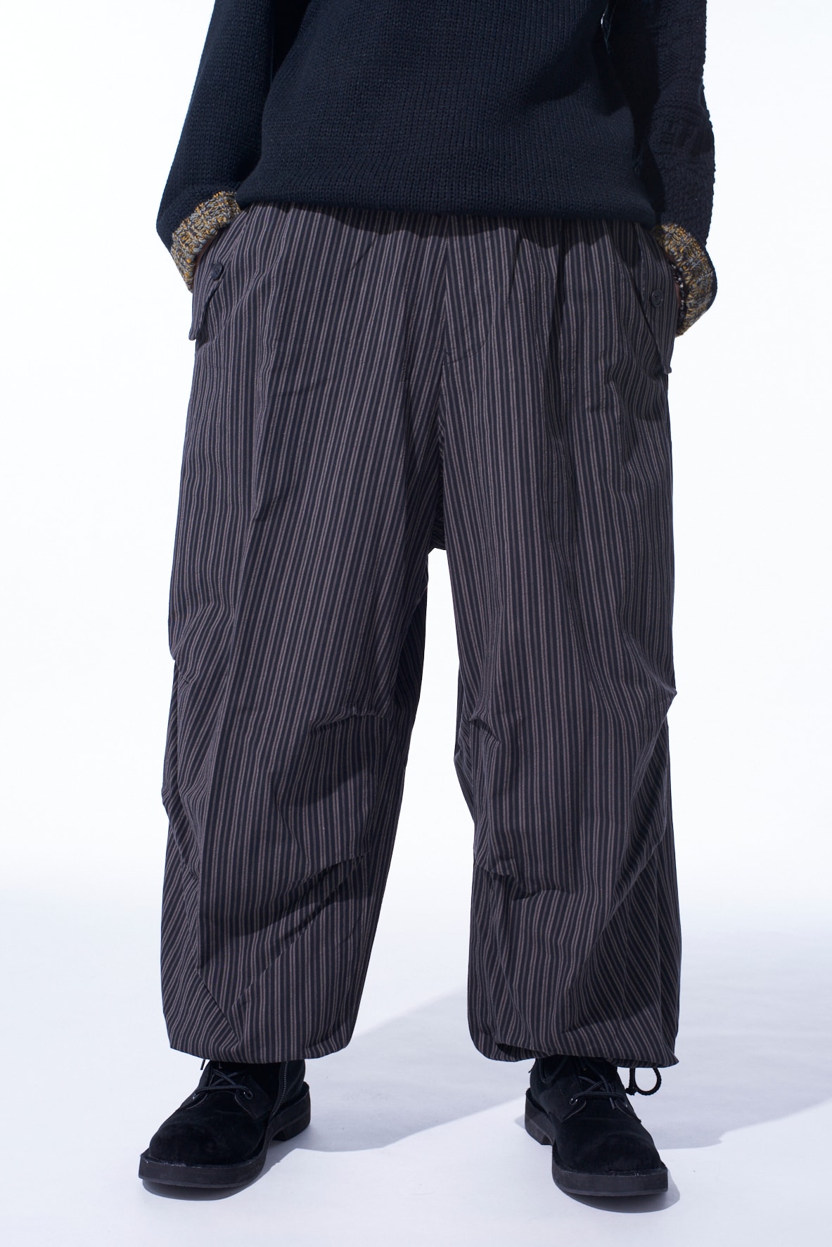 OVERDYED STRIPES KNEE TUCK WIDE PANTS