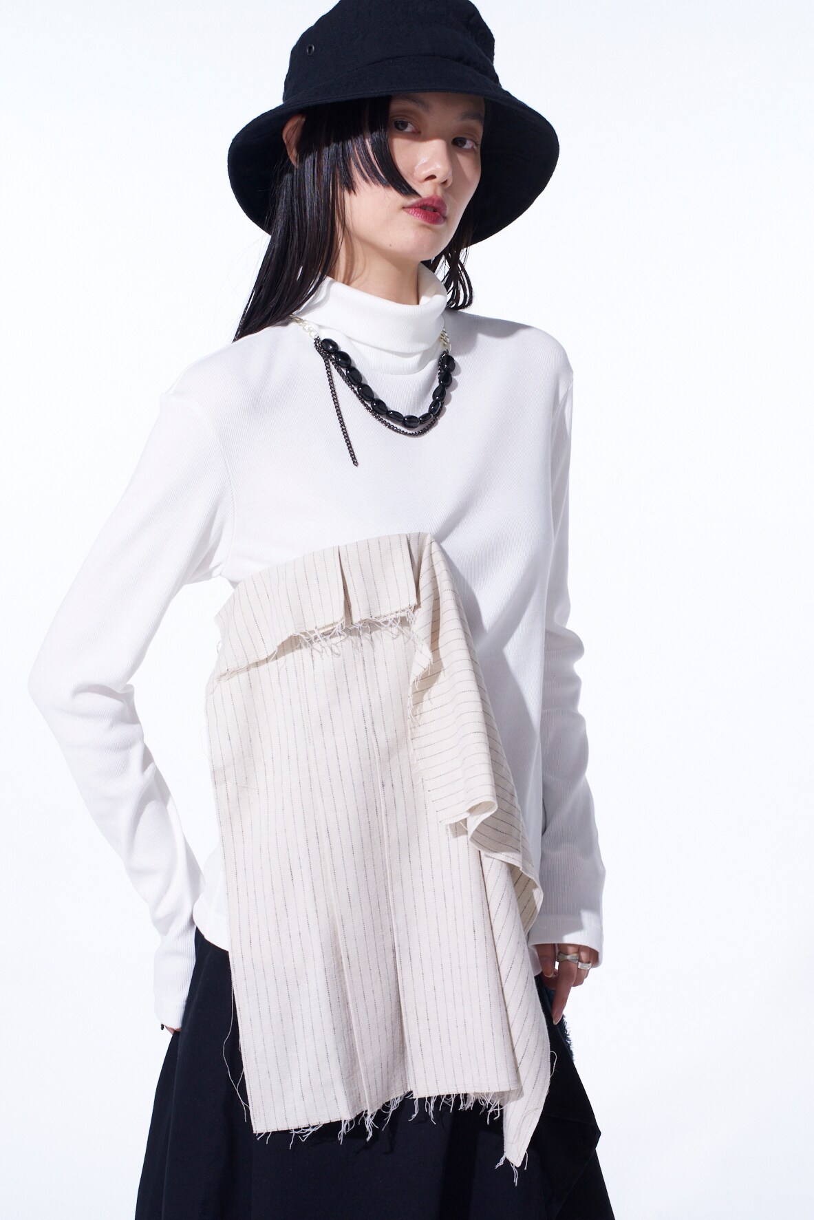 【11/21～11/25 Y's OMOTESANDO 先行販売】COTTON RIB JERSEY LONG-SLEEVED HIGH-NECK T-SHIRT WITH PLEATED STRIPES FABRIC