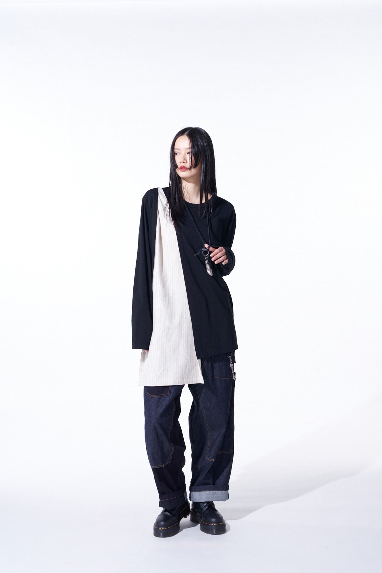 ASYMMETRY DESIGN LONG-SLEEVED T-SHIRT WITH STRIPED FABRIC