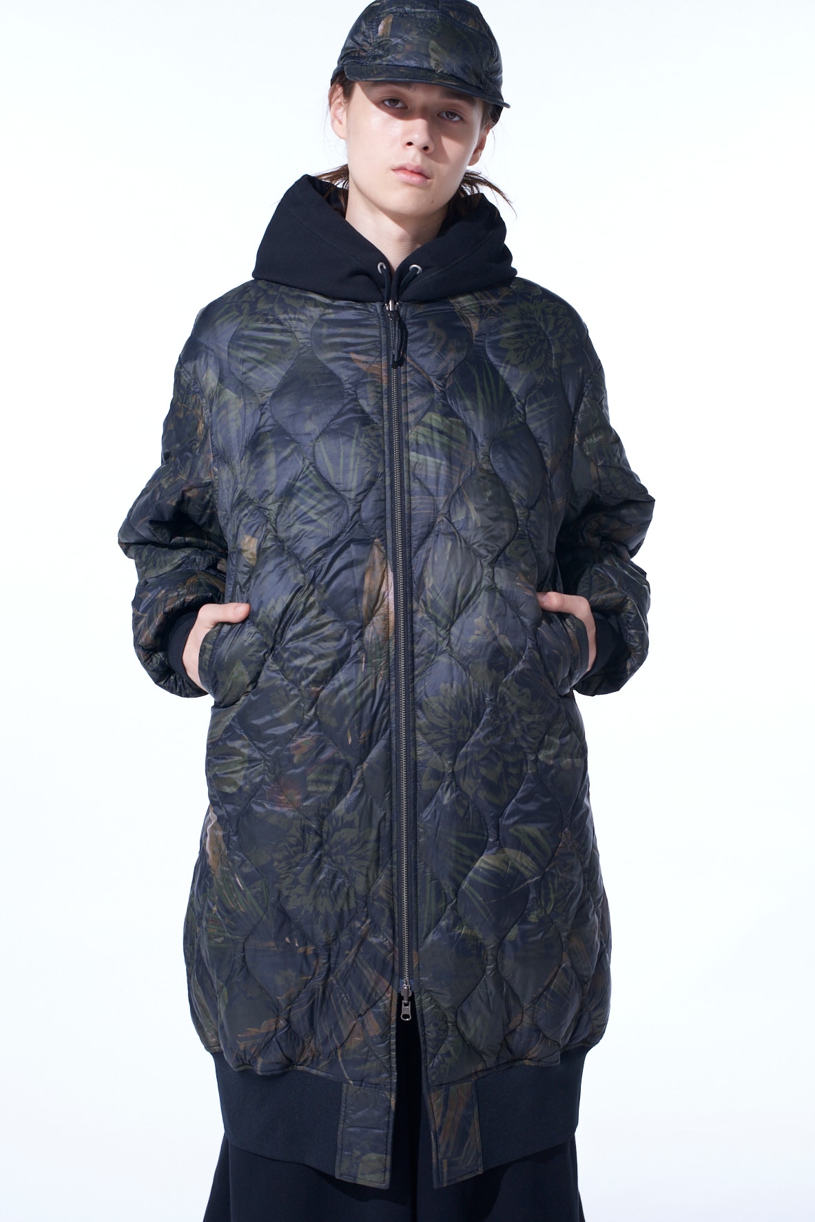 【11/21 12:00 Release】【S'YTE X TAION】DAHLIA CAMOUFLAGE QUILTED DOWN REVERSIBLE LONG MA-1