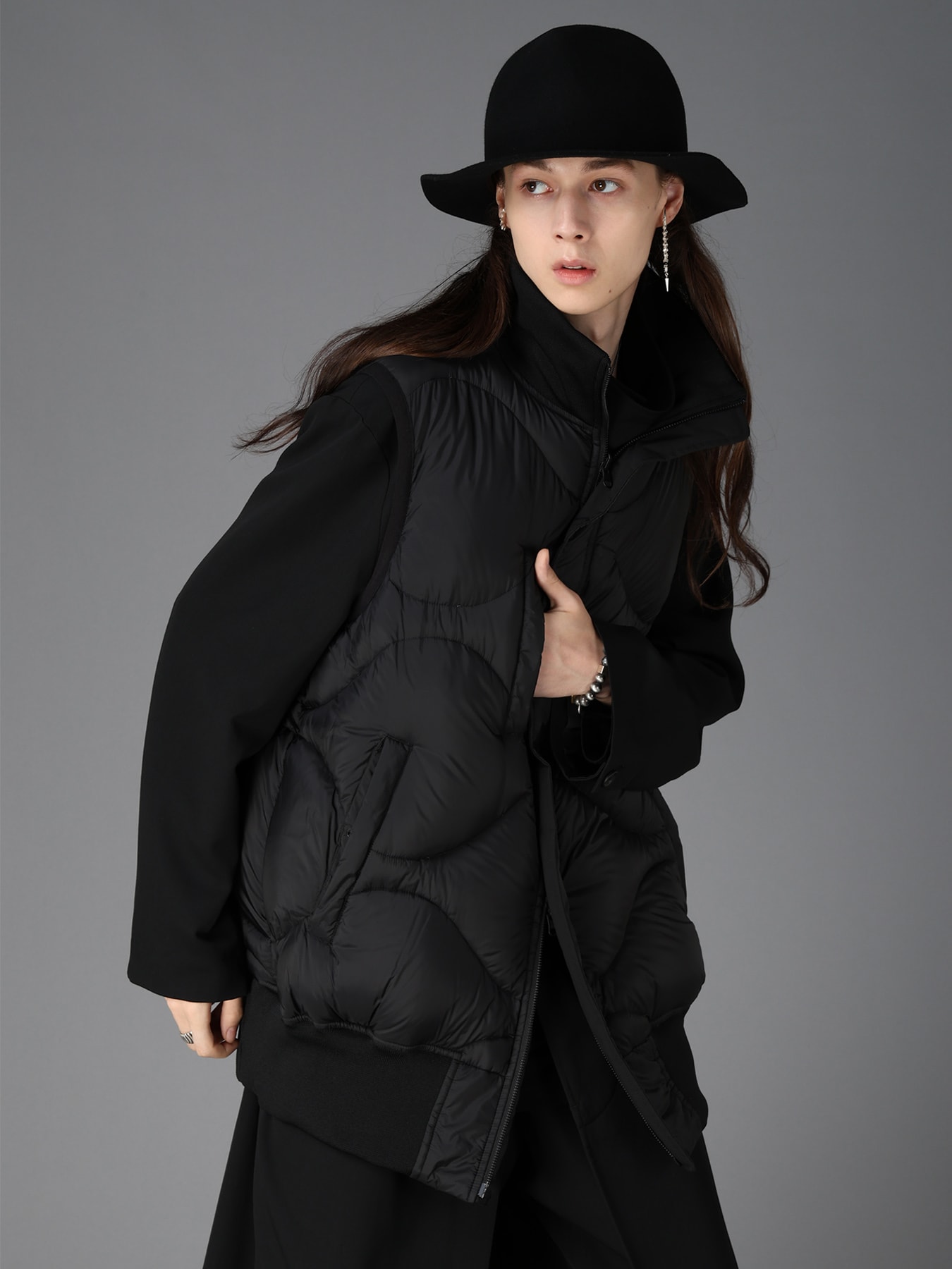 S'YTE X TAION REVERSIBLE UTILITY POUCH DOWN VEST