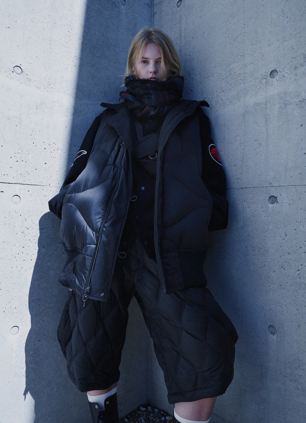 S'YTE X TAION REVERSIBLE UTILITY POUCH DOWN VEST
