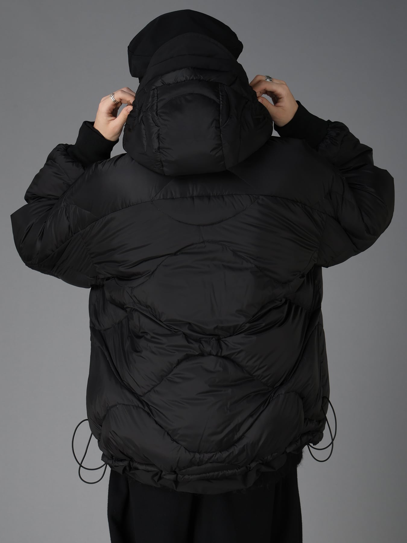 S'YTE X TAION REVERSIBLE UTILITY DOWN JACKET
