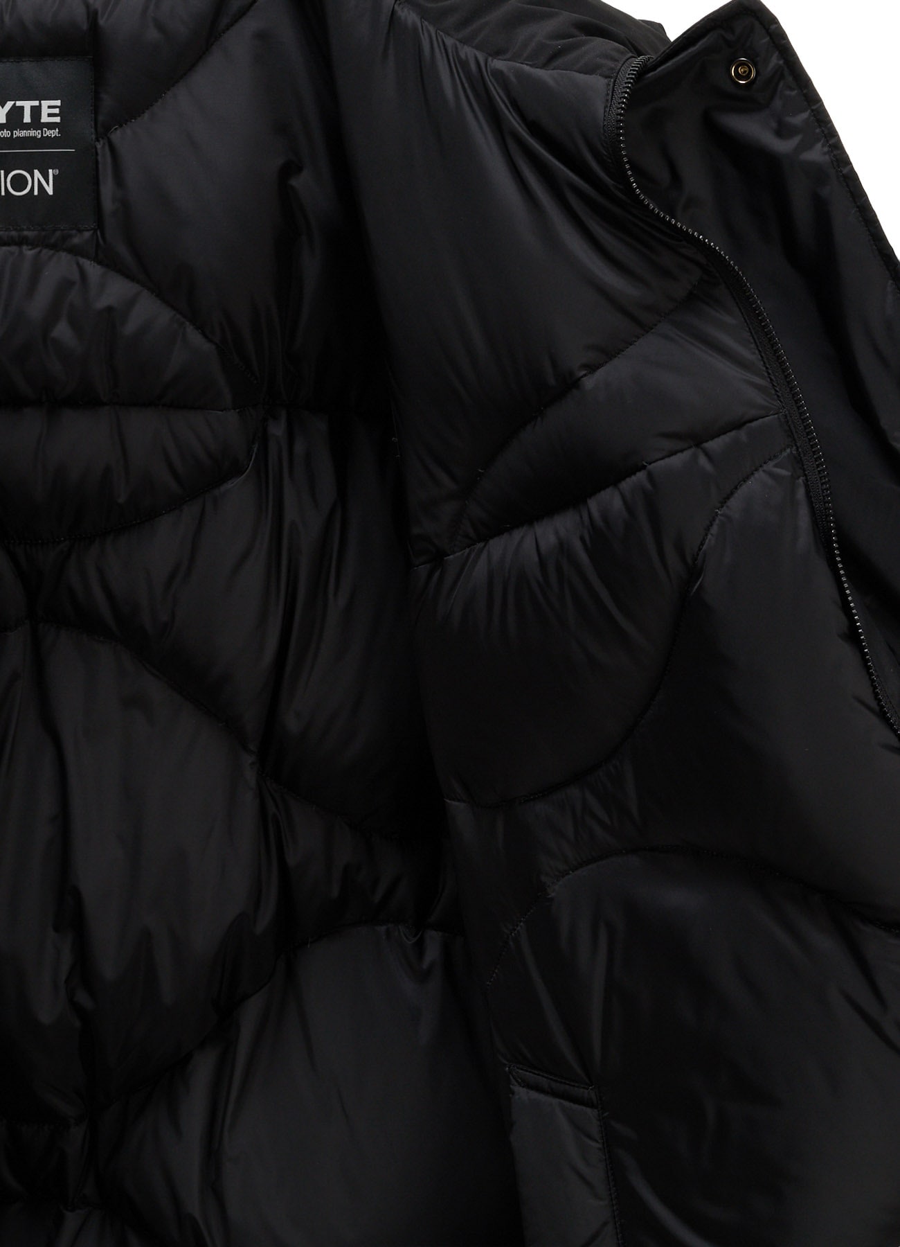 S'YTE X TAION REVERSIBLE UTILITY DOWN JACKET