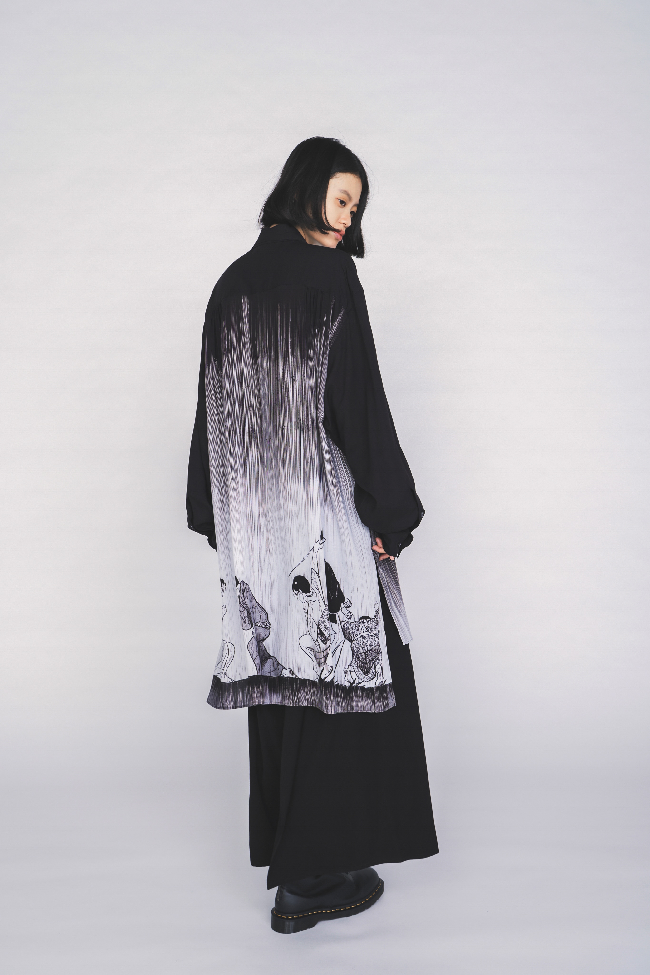 【3/19 12:00 Release】S'YTE X KAZUO KAMIMURA-LADY SNOWBLOOD NARRATIVE PRINT LONG SHIRT