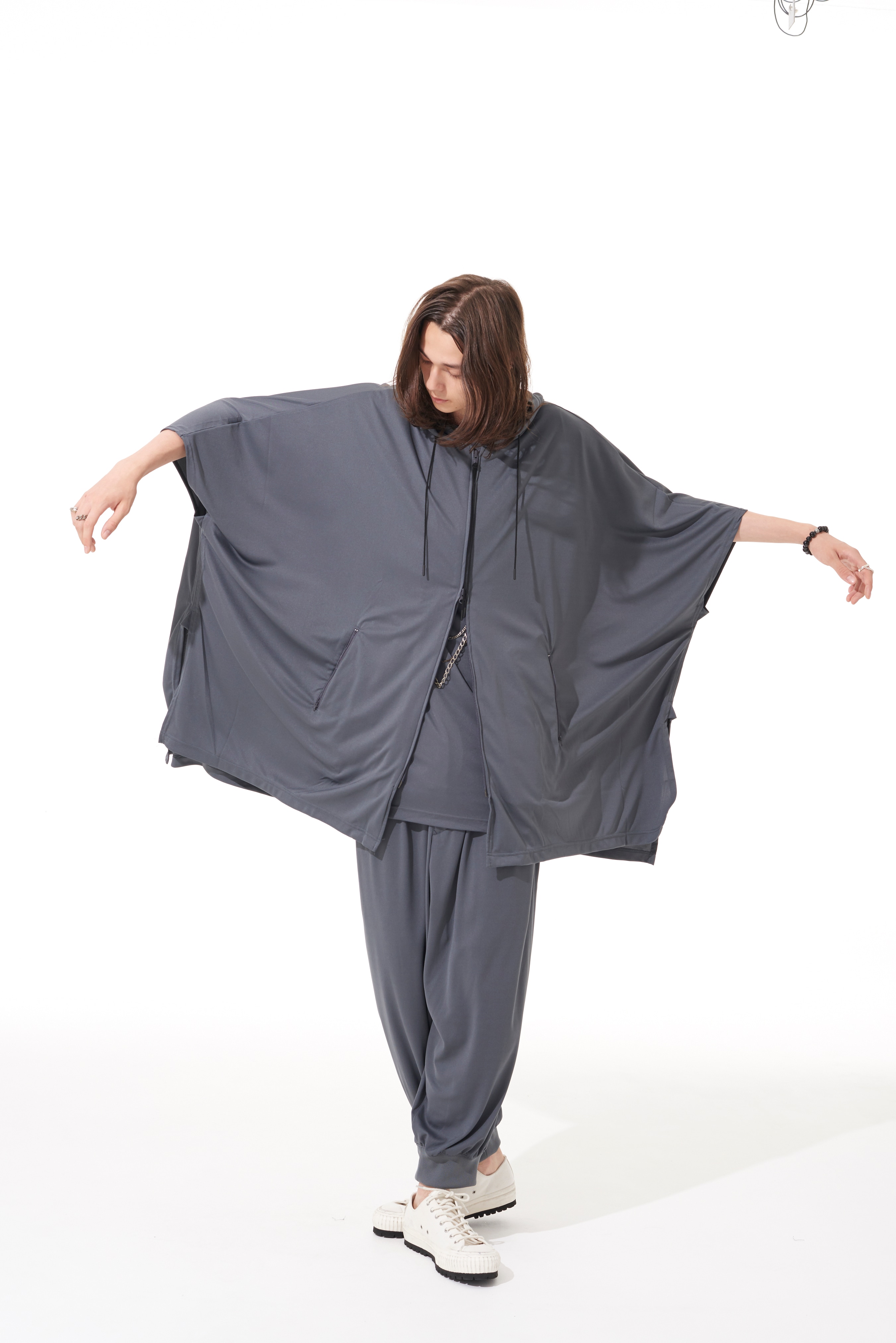 HIGH-GAUGE POLYESTER SMOOTH JERSEY HOODIE PONCHO(M Gray): S'YTE 