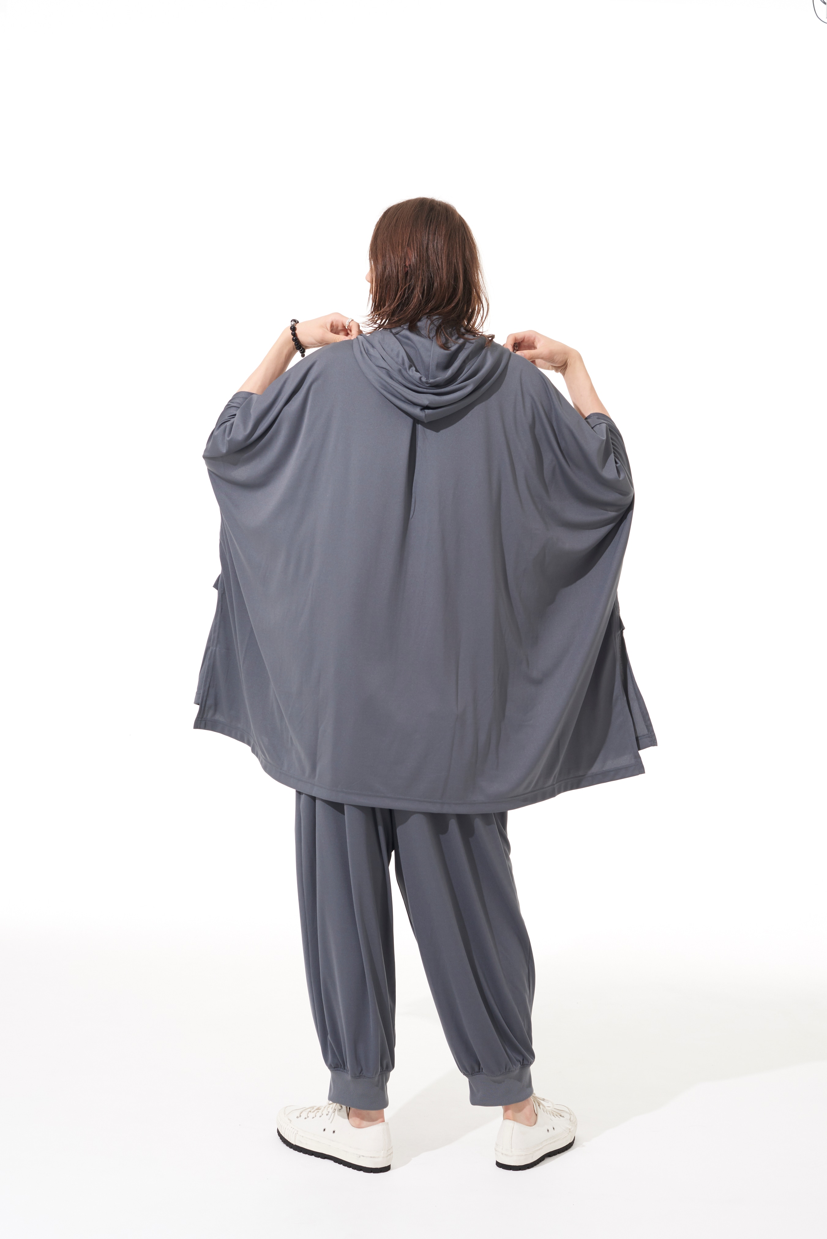 HIGH-GAUGE POLYESTER SMOOTH JERSEY HOODIE PONCHO