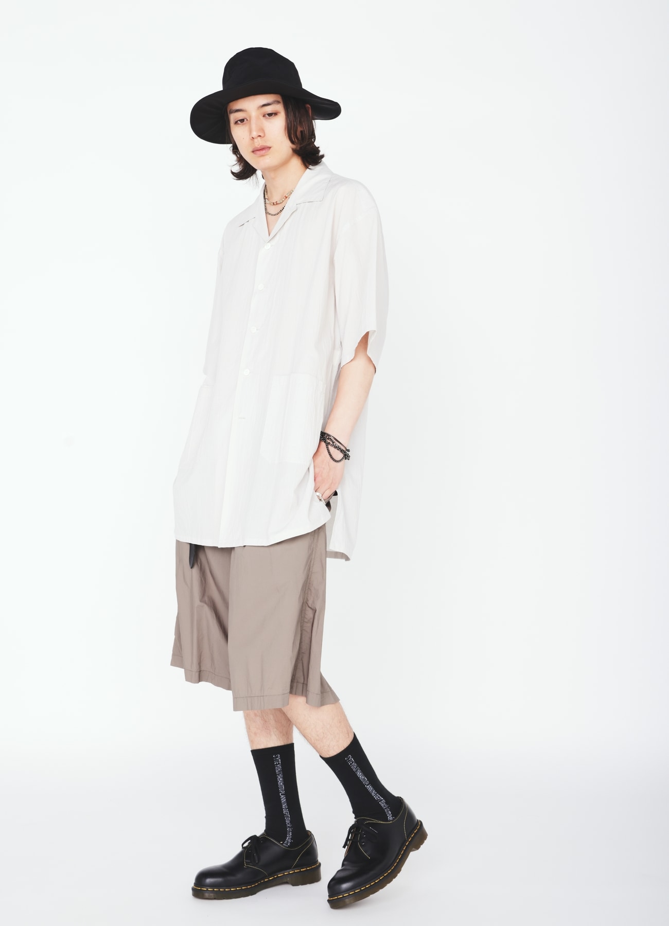 COTTON TYPEWRITER 2-TUCK SHORT PANTS