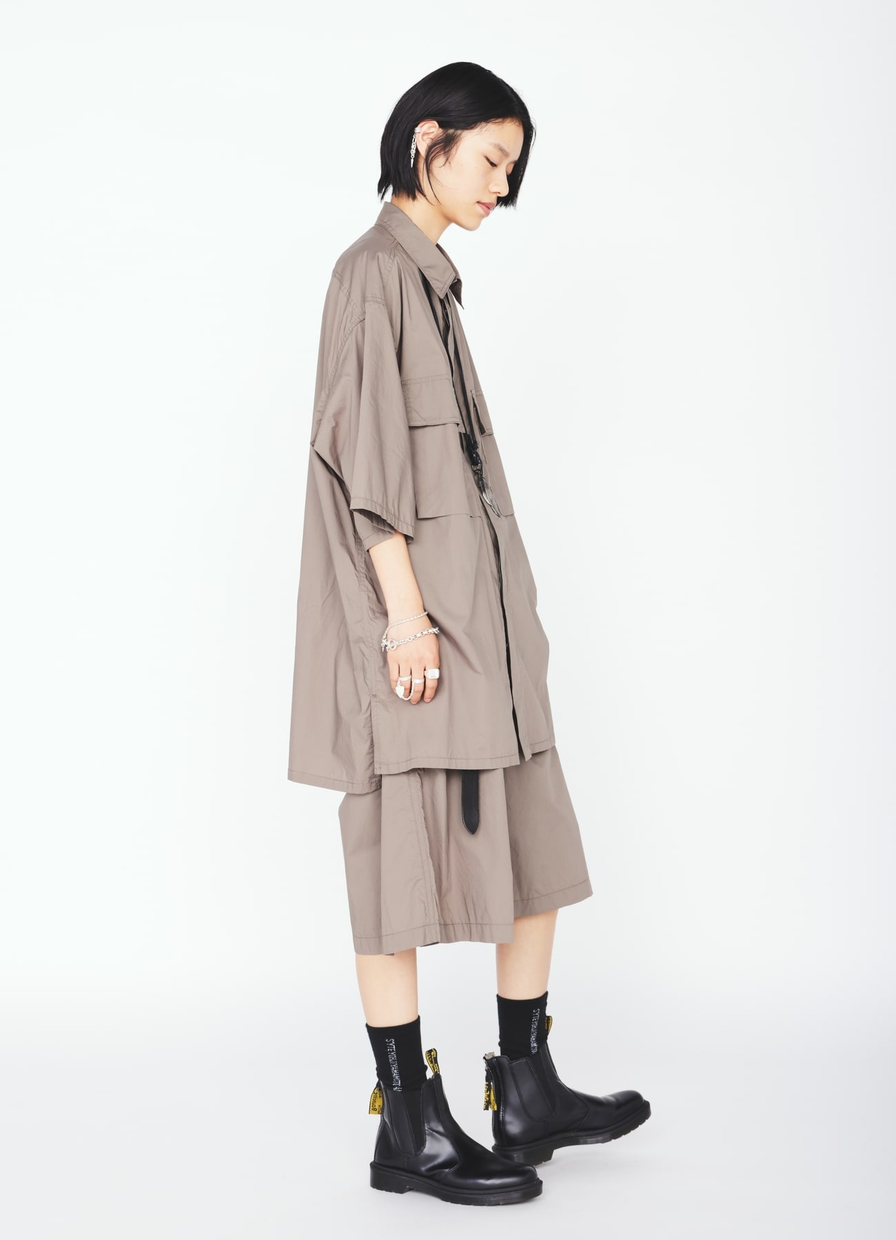 COTTON TYPEWRITER 2-TUCK SHORT PANTS