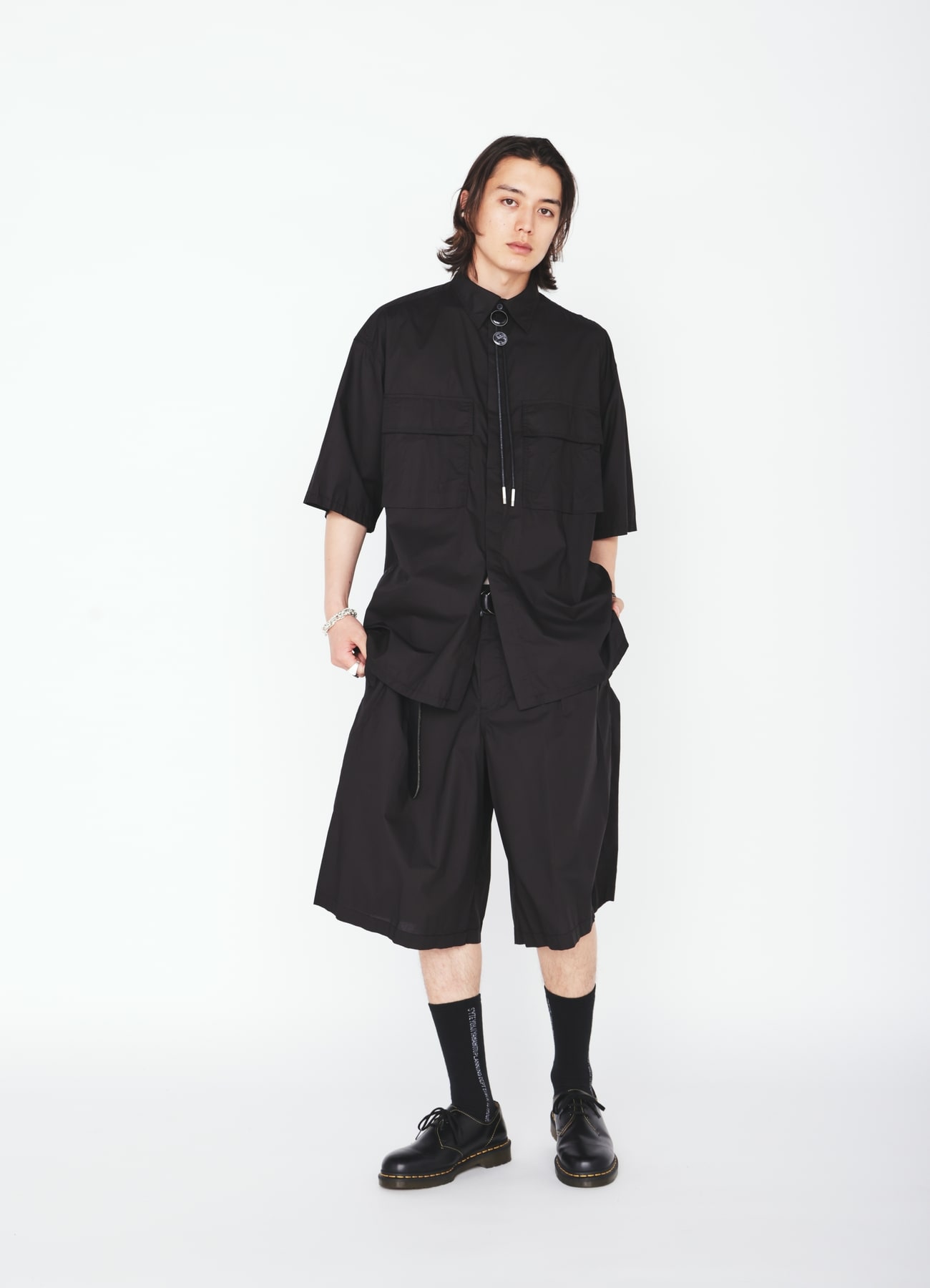 COTTON TYPEWRITER 2-TUCK SHORT PANTS