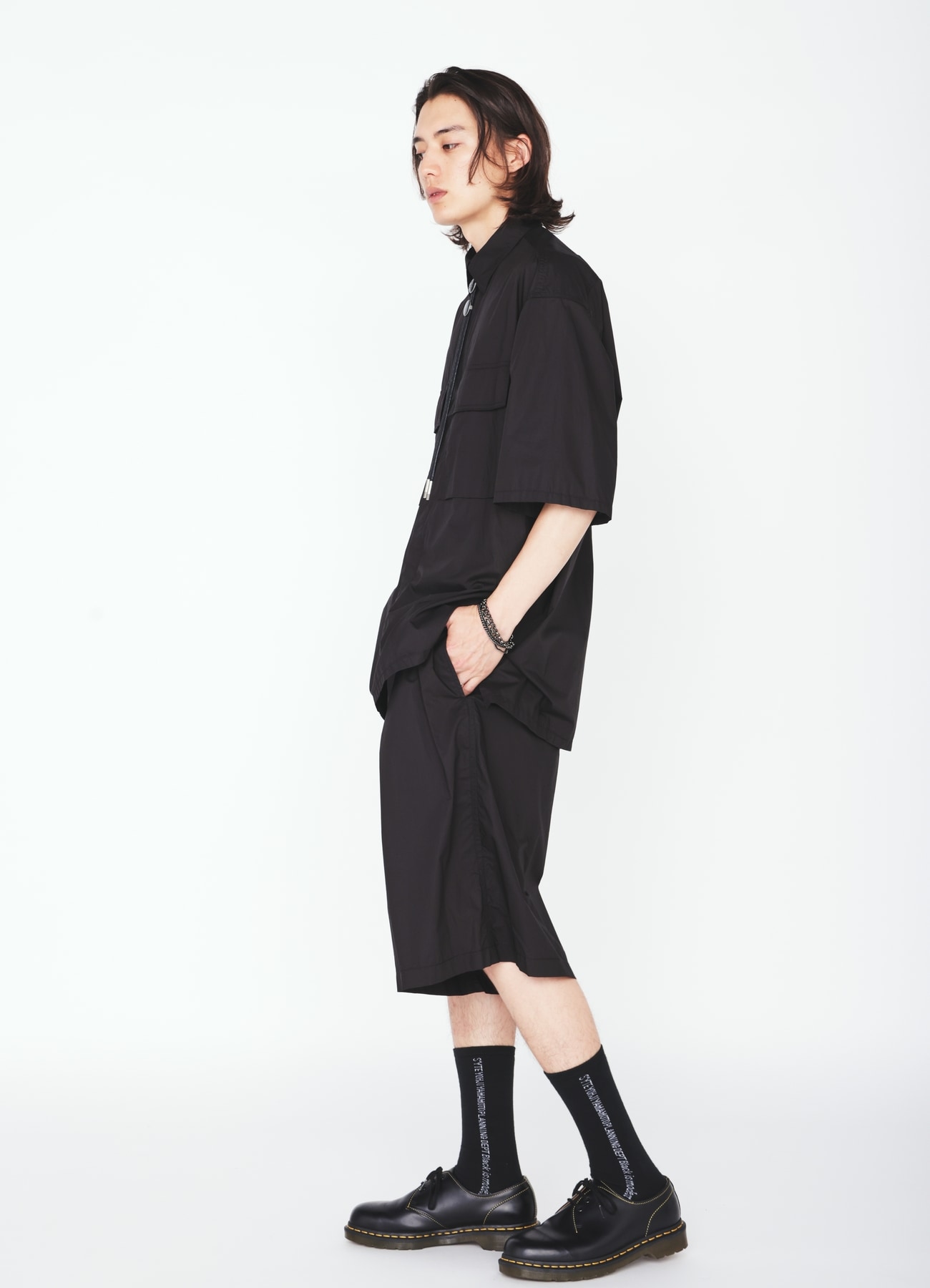 COTTON TYPEWRITER 2-TUCK SHORT PANTS