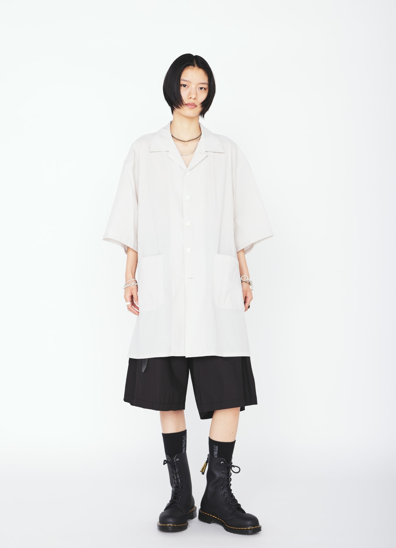 COTTON TYPEWRITER 2-TUCK SHORT PANTS