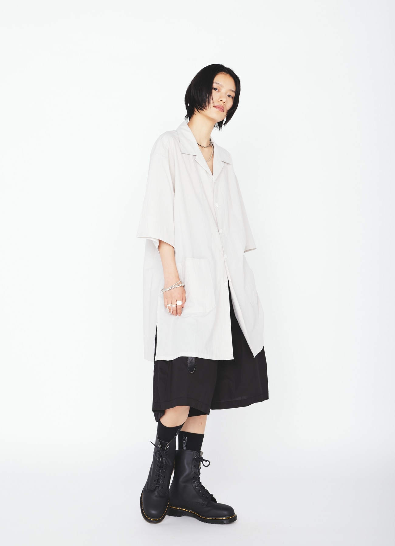 COTTON TYPEWRITER 2-TUCK SHORT PANTS