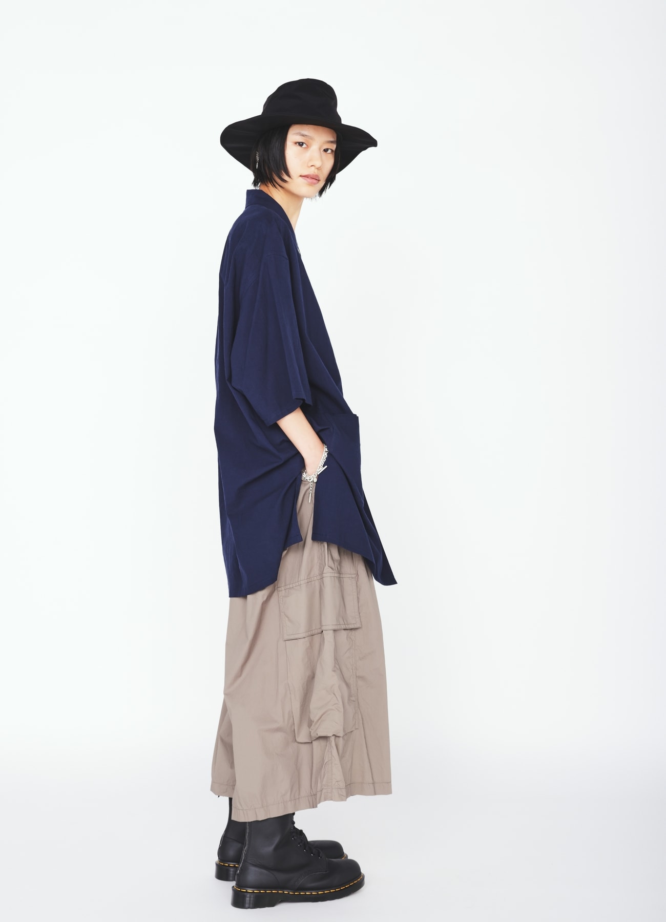 COTTON TYPEWRITER 2-TUCK SIDE-POCKET CULOTTE PANTS