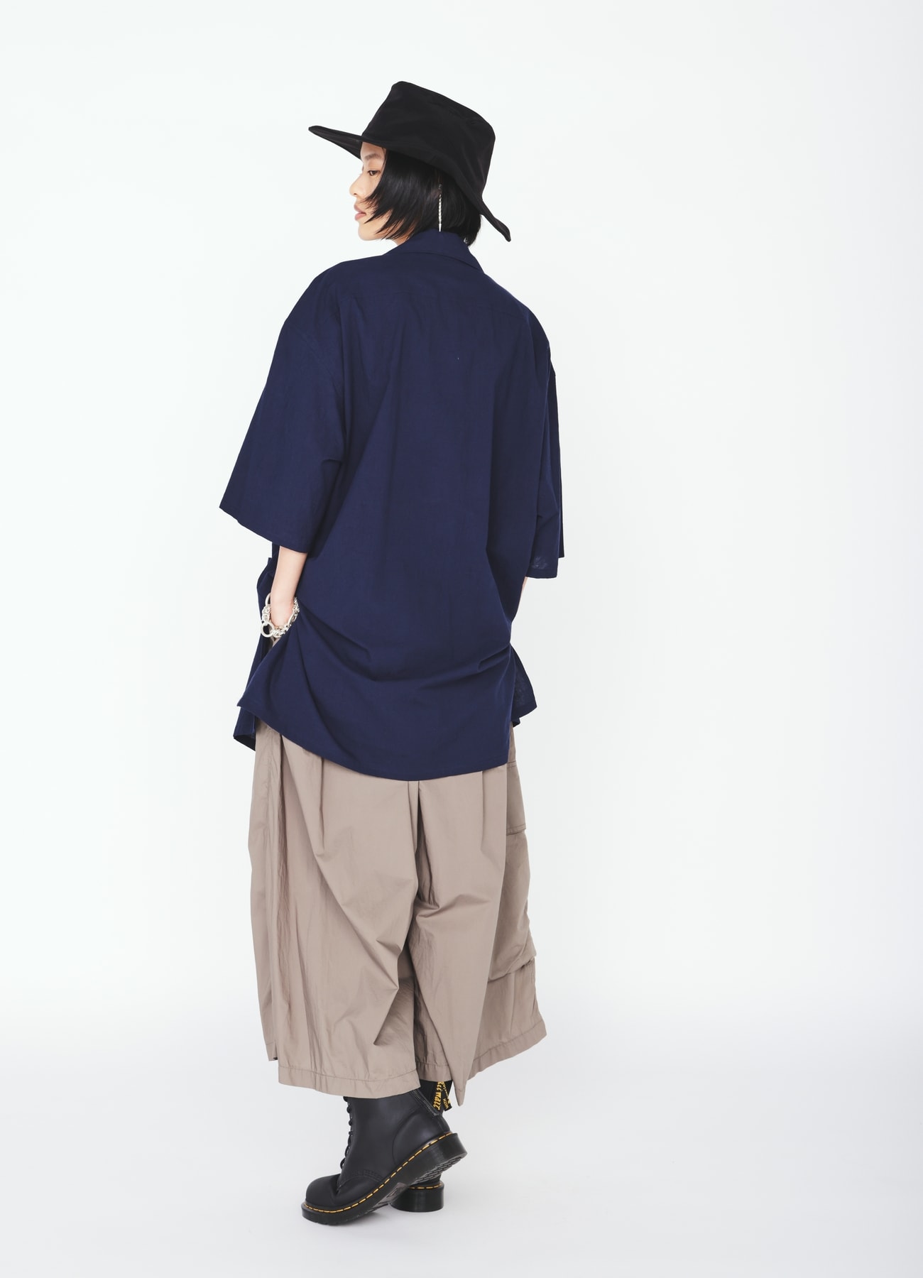 COTTON TYPEWRITER 2-TUCK SIDE-POCKET CULOTTE PANTS