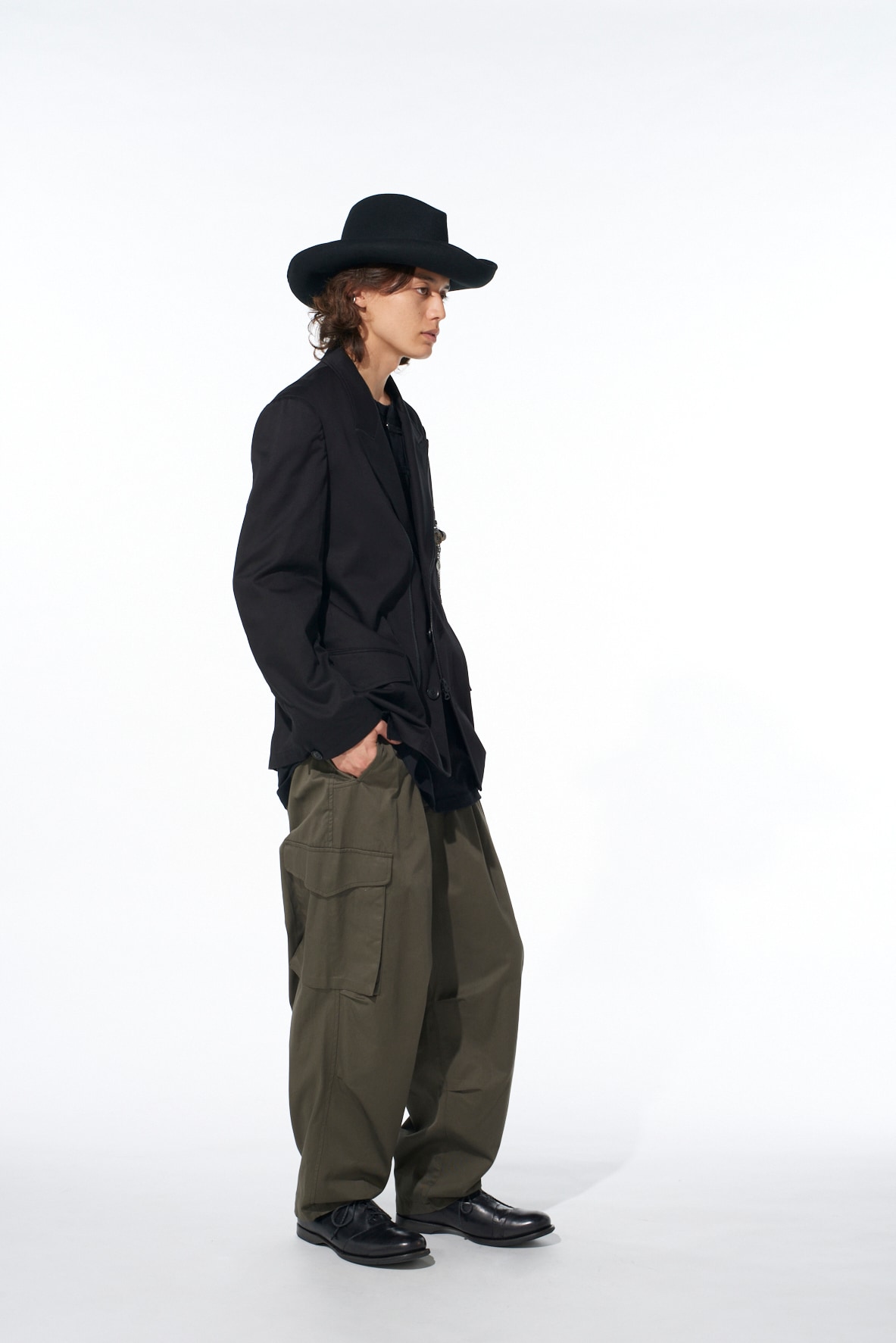 COTTON TWILL KNEE TUCK CARGO PANTS