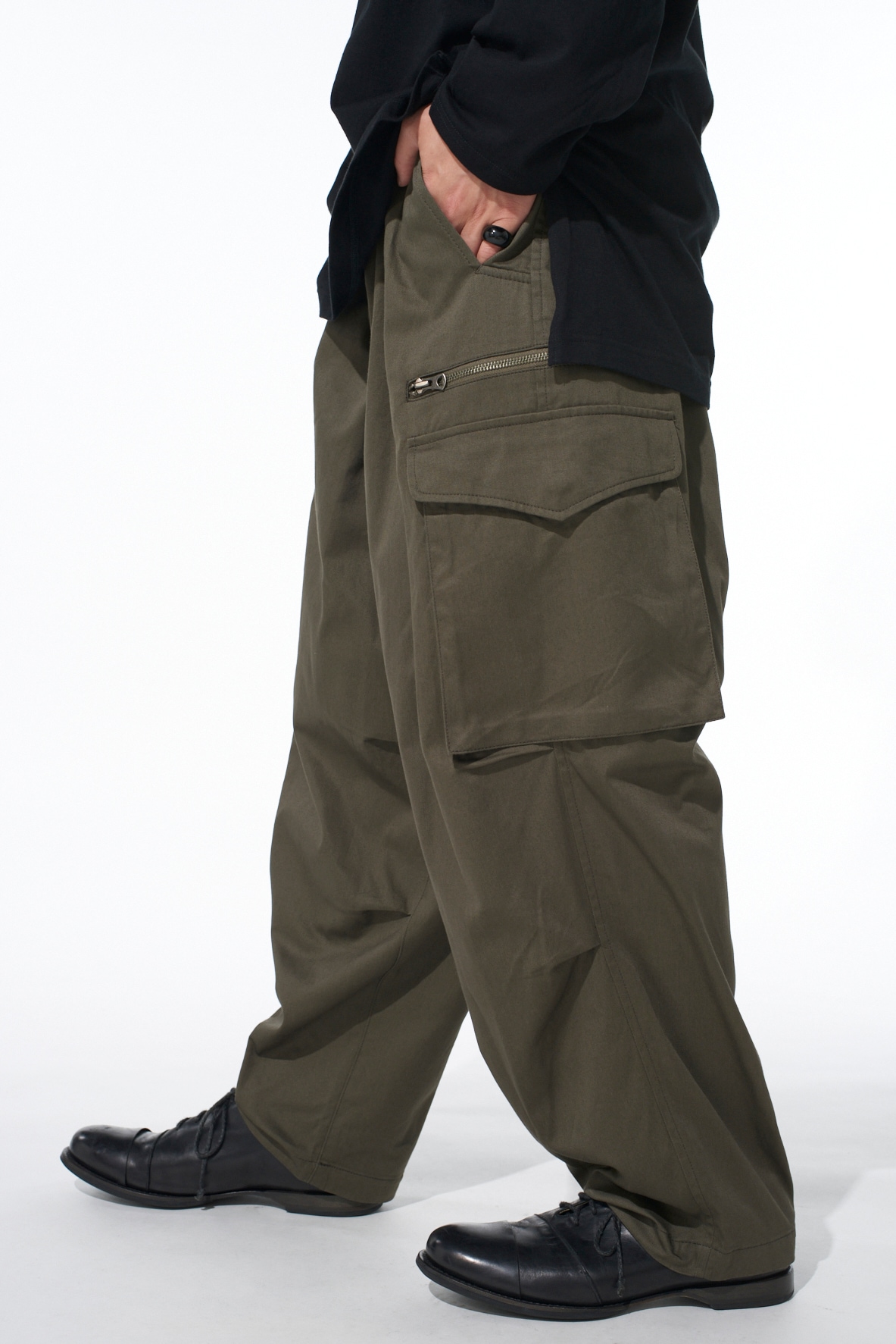 COTTON TWILL KNEE TUCK CARGO PANTS