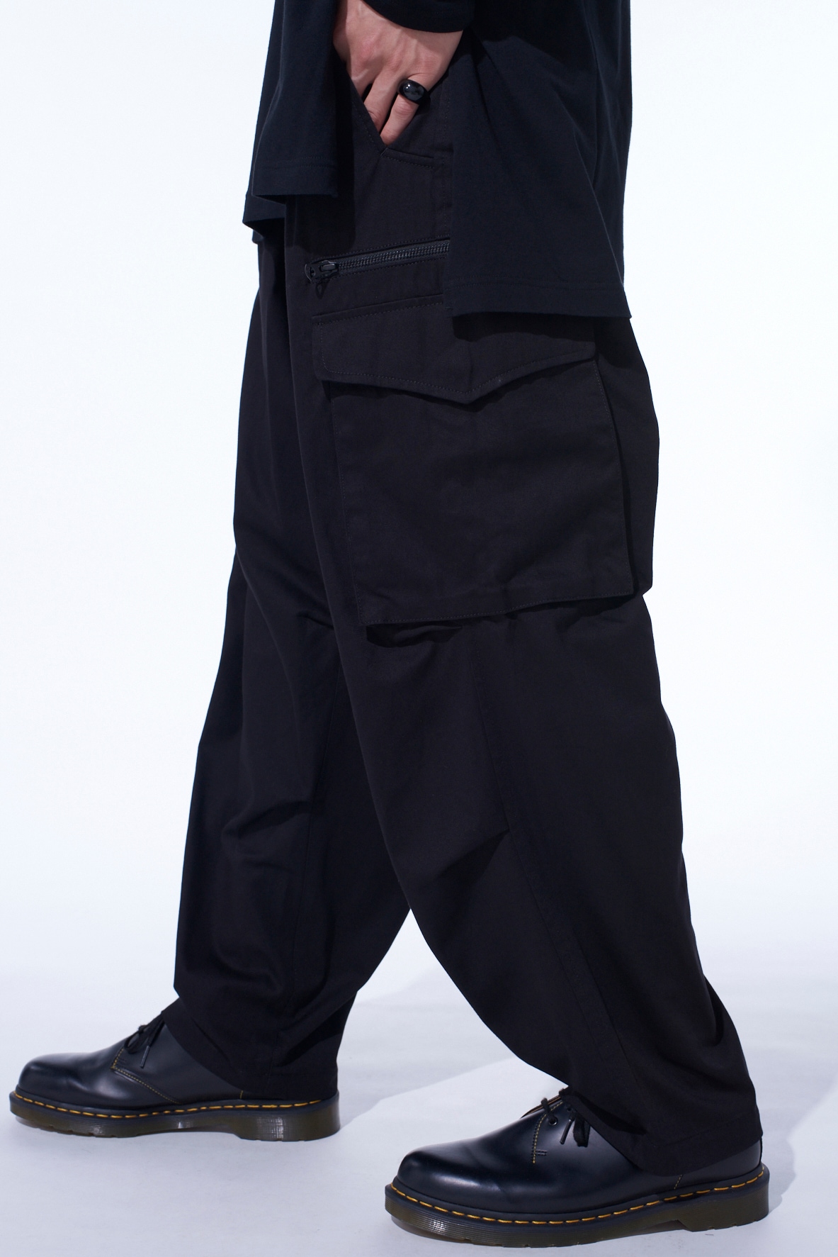 COTTON TWILL KNEE TUCK CARGO PANTS