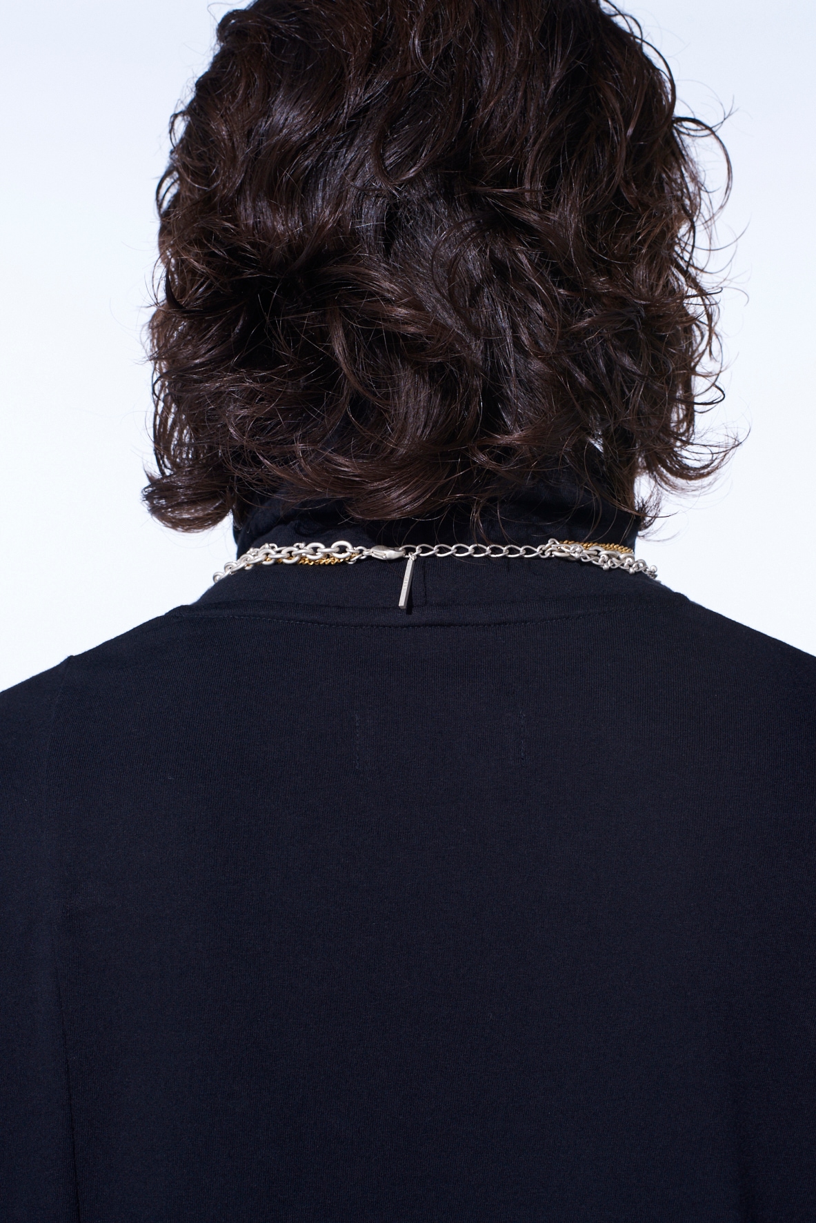 STUDS CONTRASTED TRIPLE CHAIN NECKLACE