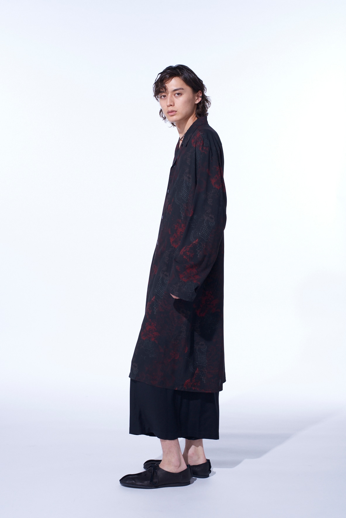 RAYON CRIMSON LACE PRINT OPEN-COLLAR LONG SHIRT