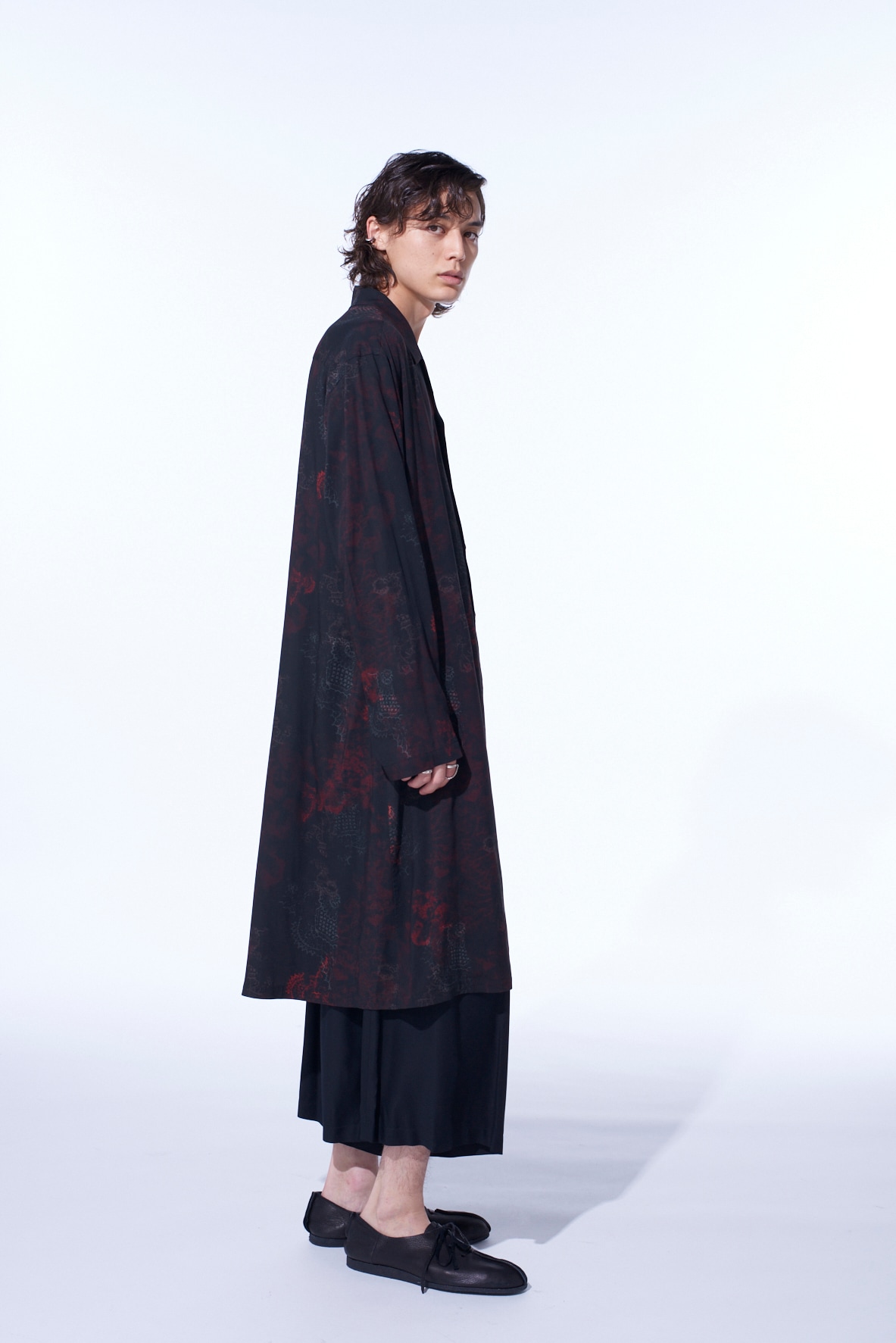 RAYON CRIMSON LACE PRINT OPEN-COLLAR LONG SHIRT