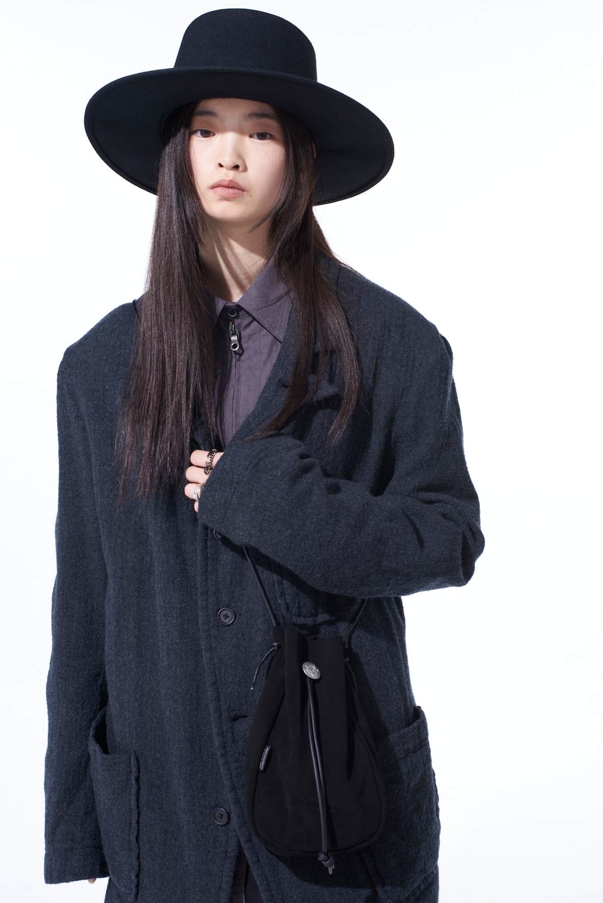 BUCKSKIN CONCHO SHOULDER BAG(FREE SIZE Black): S'YTE｜THE SHOP