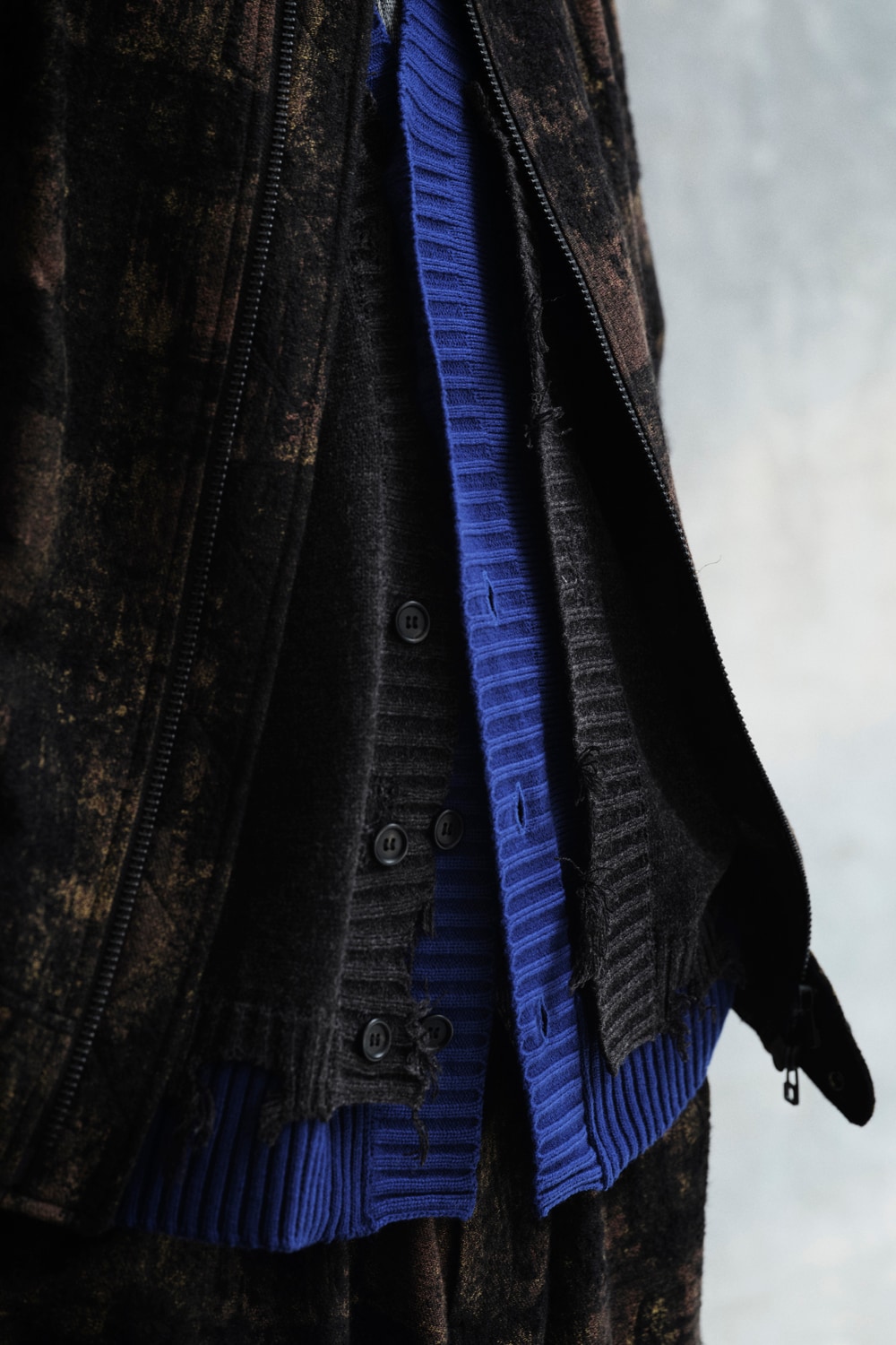 CORPILON BULKY WOOL COLOR-BLOCKED DAMAGE CARDIGAN