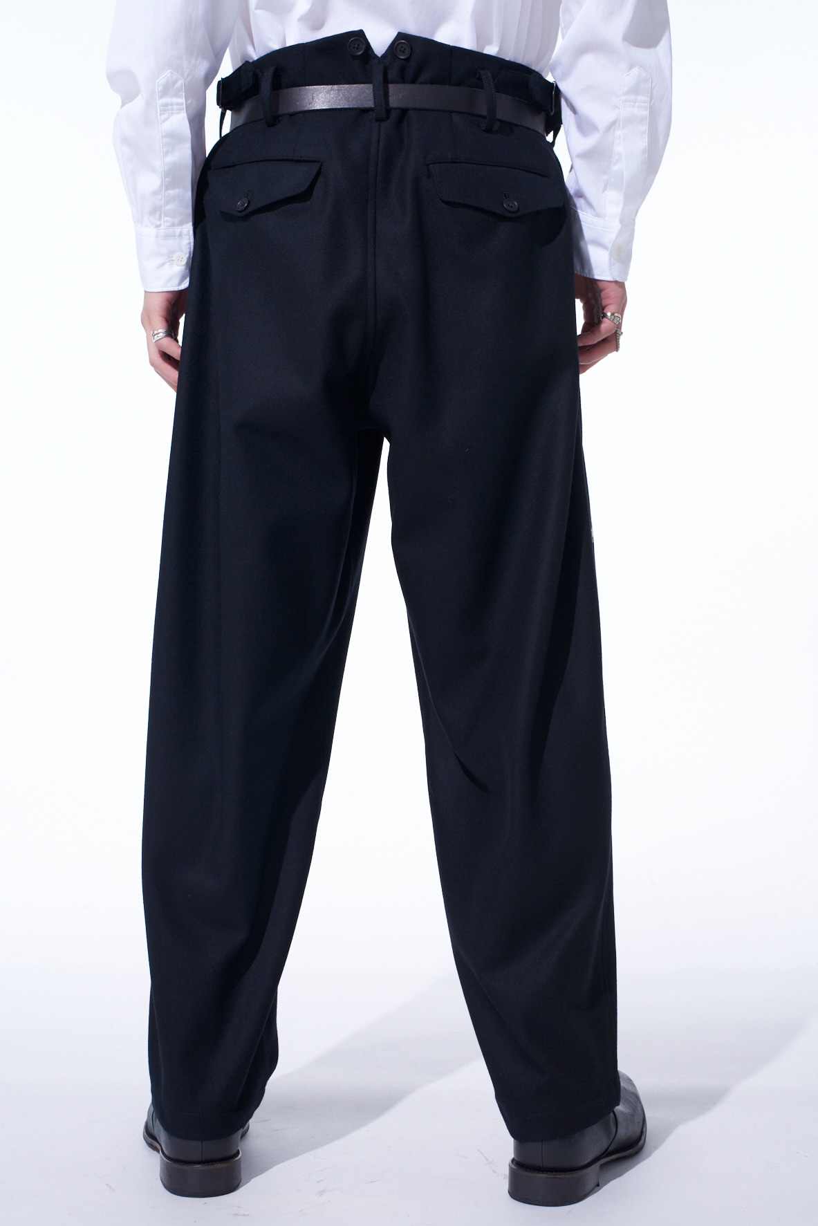 LAMB WOOL PRINTED MESSEGE EMBROIDERY 2 TUCK SUSPENDER PANTS