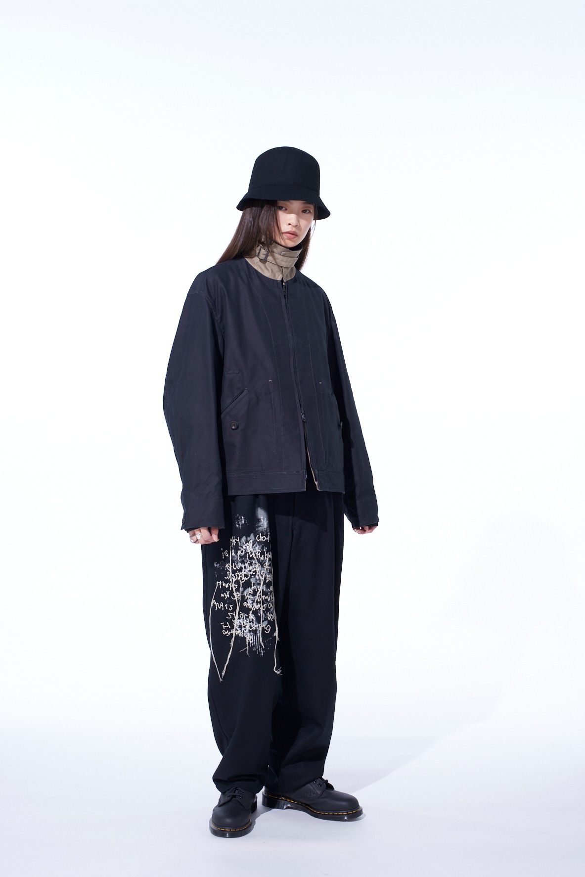 LAMB WOOL PRINTED MESSEGE EMBROIDERY 2 TUCK SUSPENDER PANTS