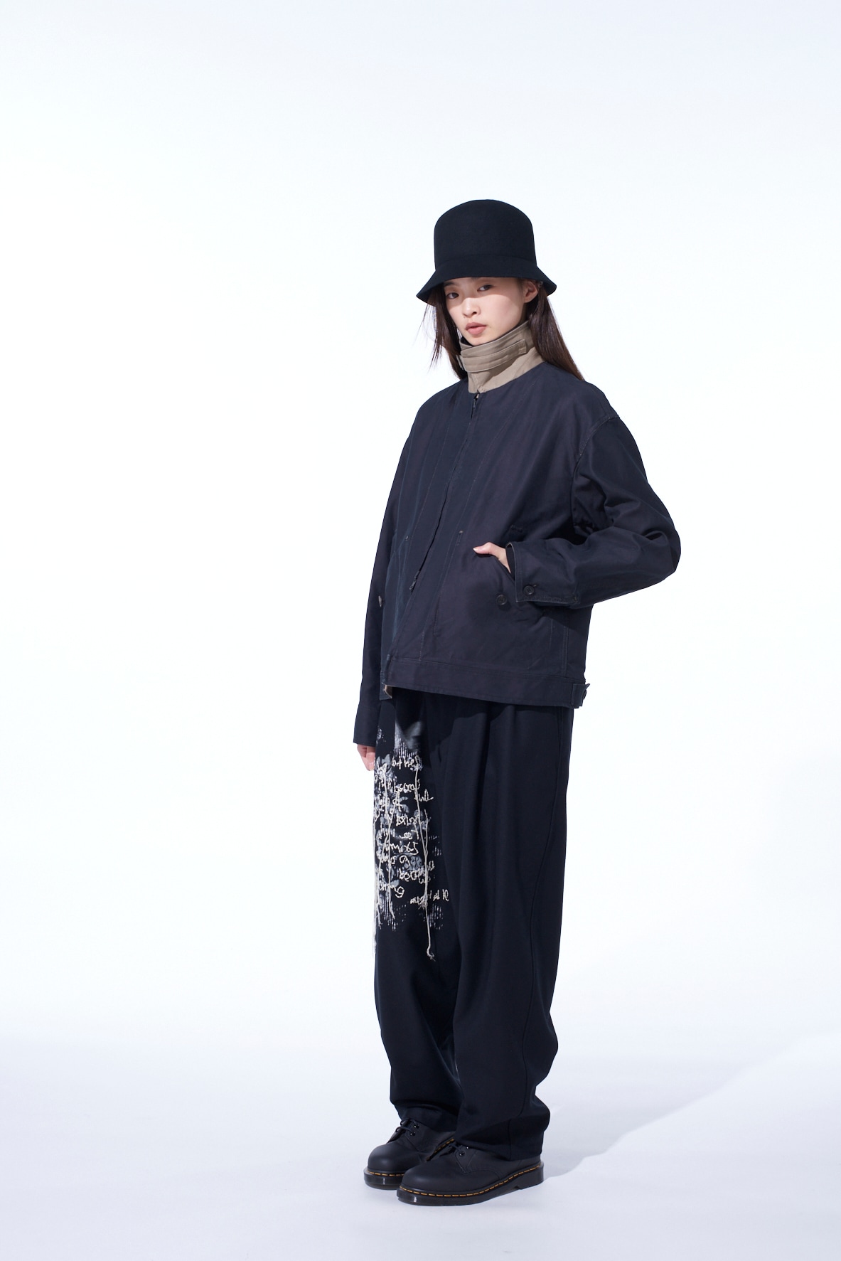 LAMB WOOL PRINTED MESSEGE EMBROIDERY 2 TUCK SUSPENDER PANTS