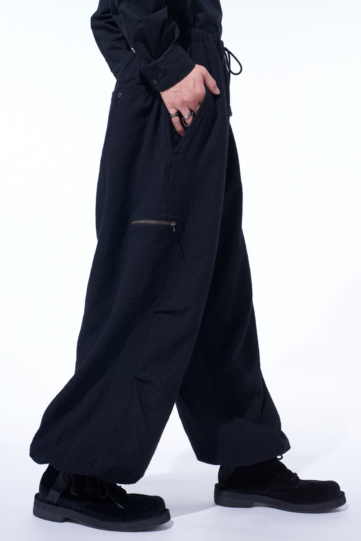 WOOL GAUZE KNEE TUCK PANTS