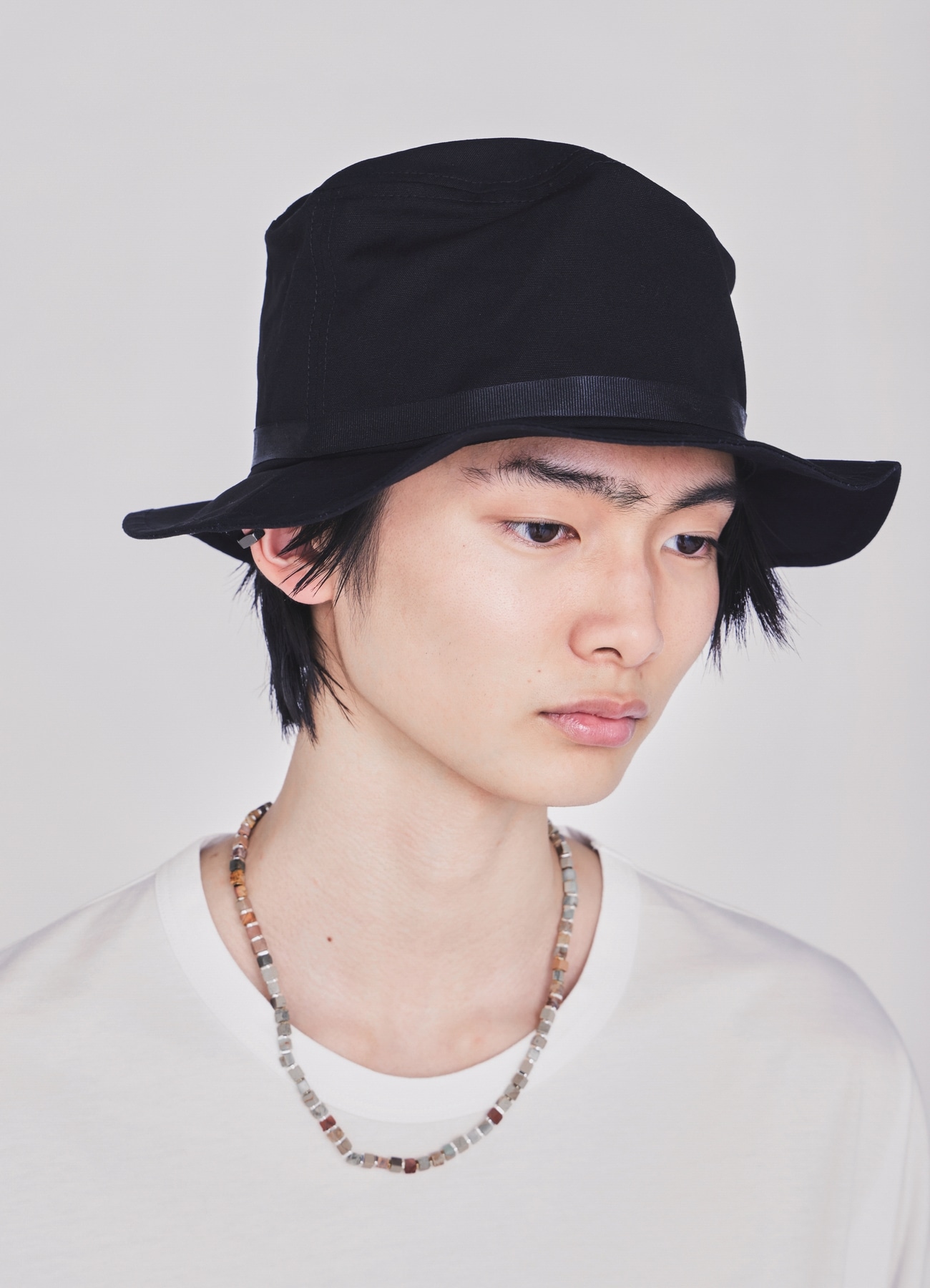 PICK ACCENT COLOR-CUBE NECKLACE