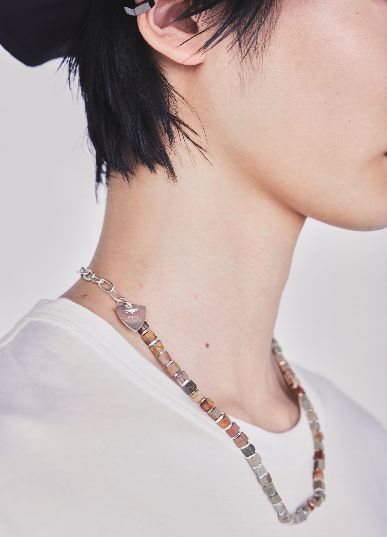 PICK ACCENT COLOR-CUBE NECKLACE