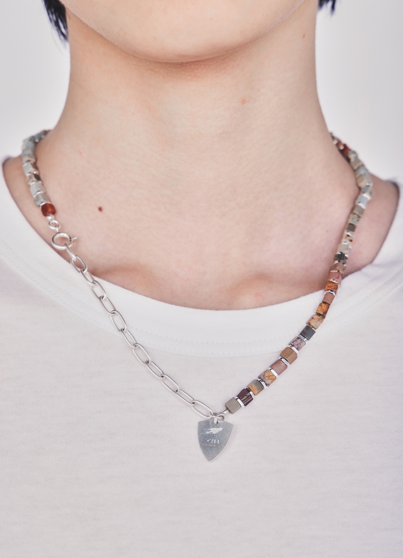 PICK ACCENT COLOR-CUBE NECKLACE