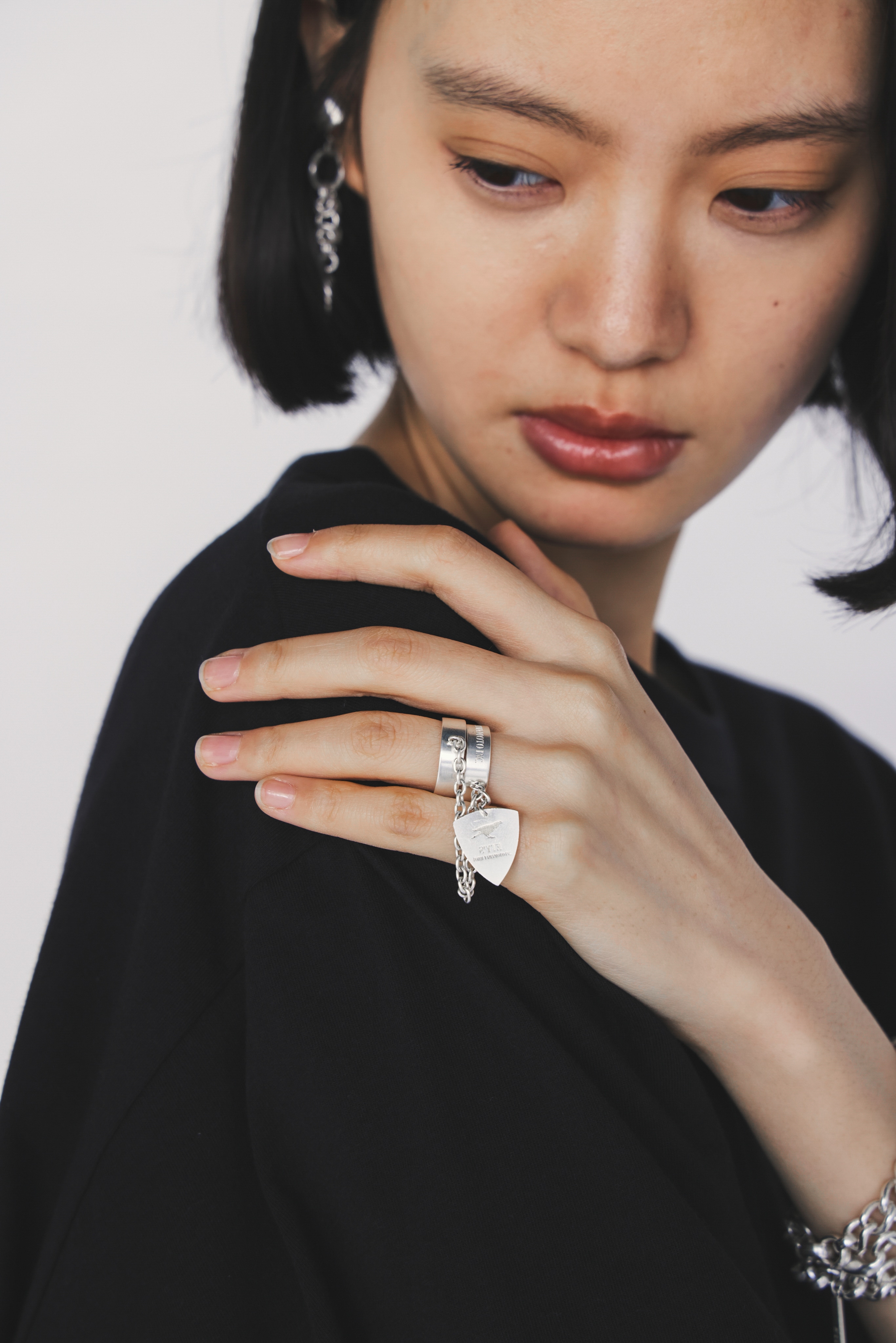 PICK ACCENT CHAIN-LINKED DOUBLE RING