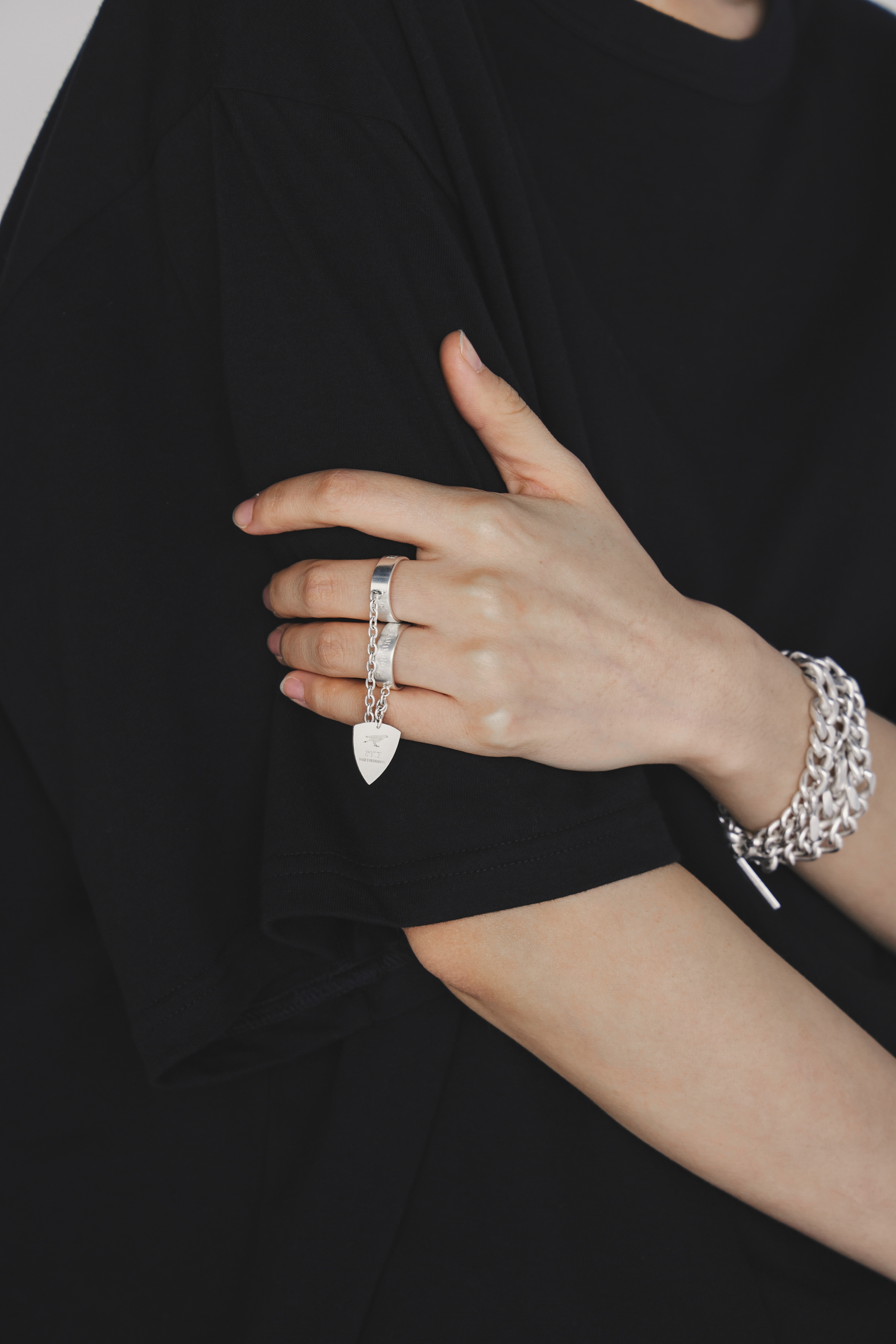 PICK ACCENT CHAIN-LINKED DOUBLE RING