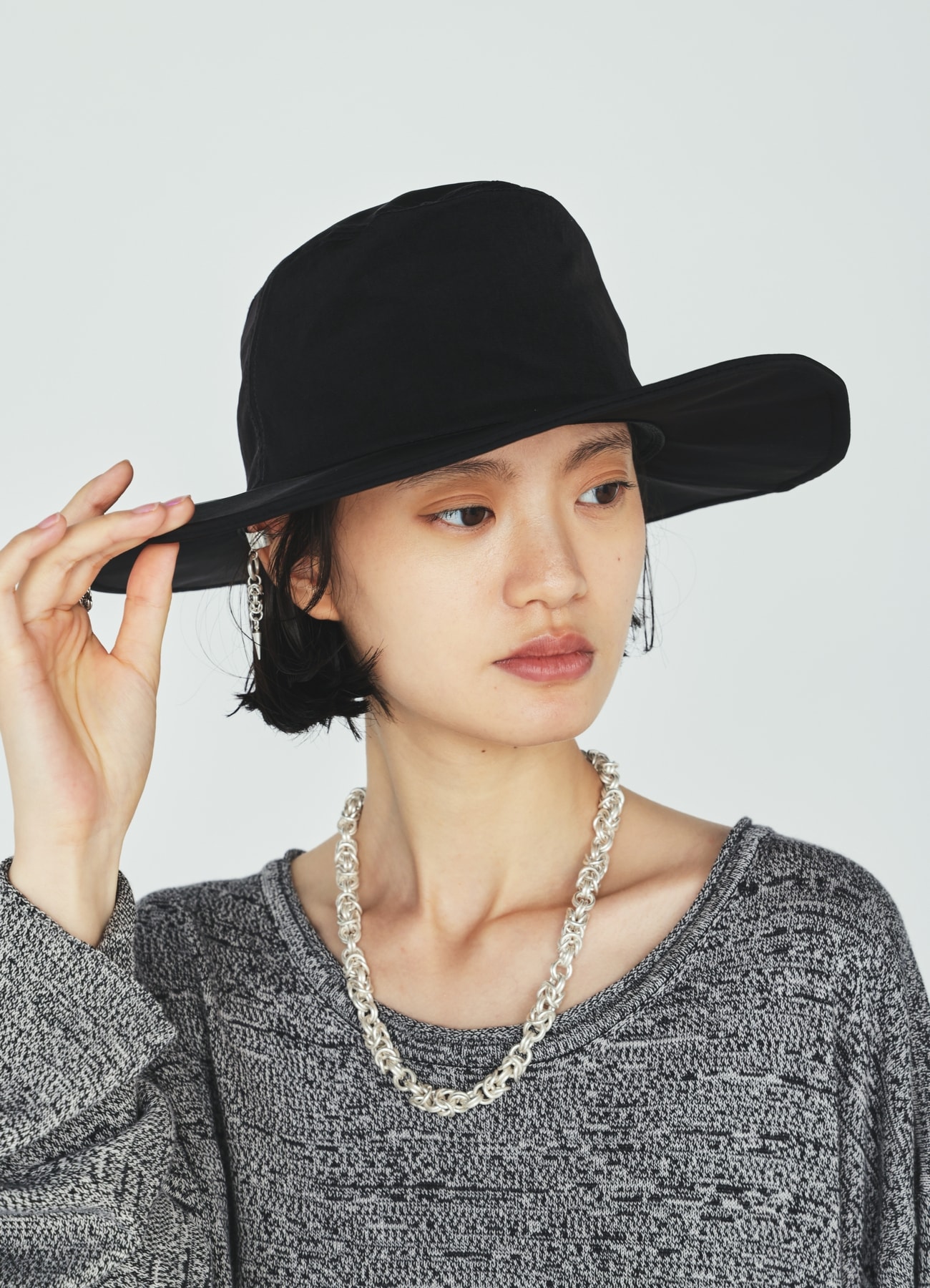 DENSE-LINK CHAIN NECKLACE