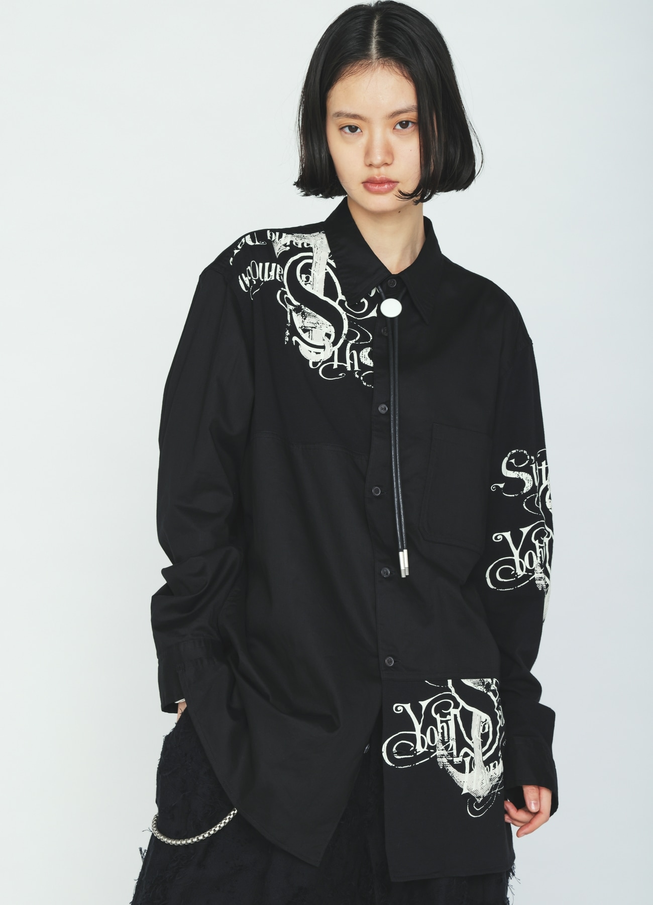 BRASS LOGO MOTIF LOOP TIE