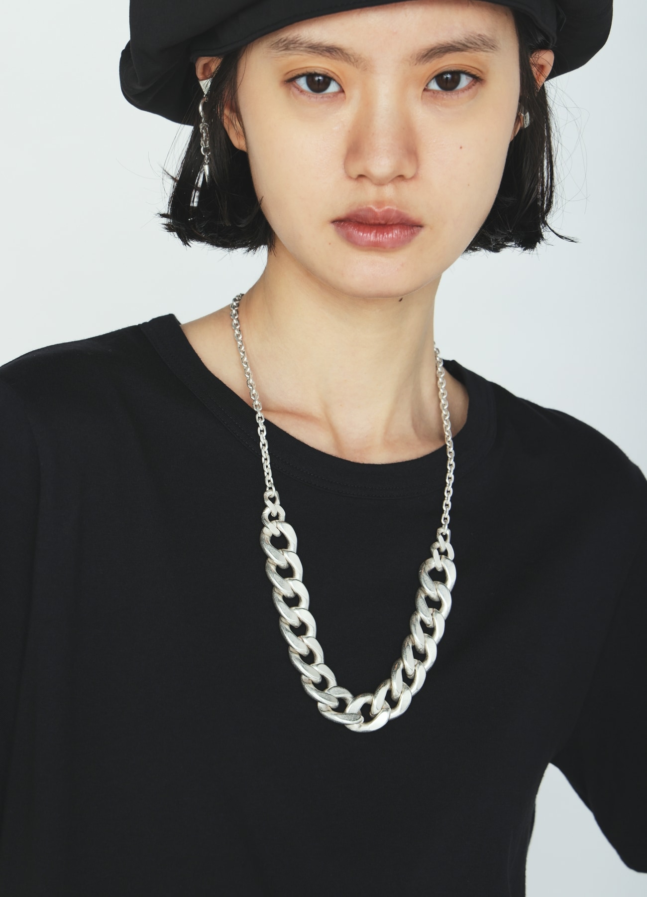 CHAIN NECKLACE WITH CUBAN LINK ACCENT