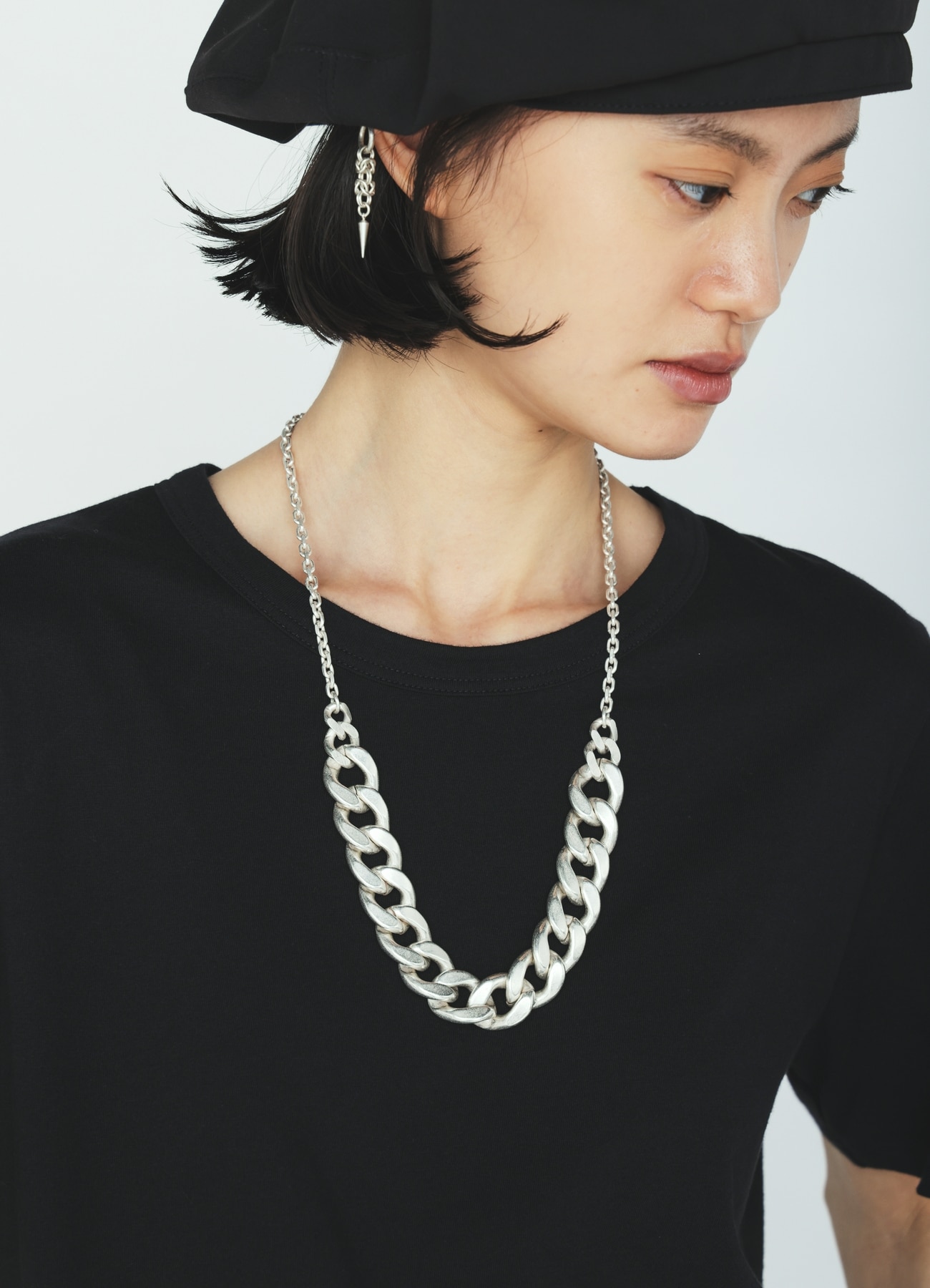 CHAIN NECKLACE WITH CUBAN LINK ACCENT