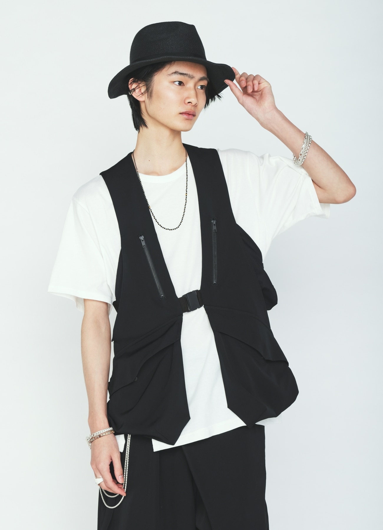 BRASS ONYX CHAIN NECKLACE