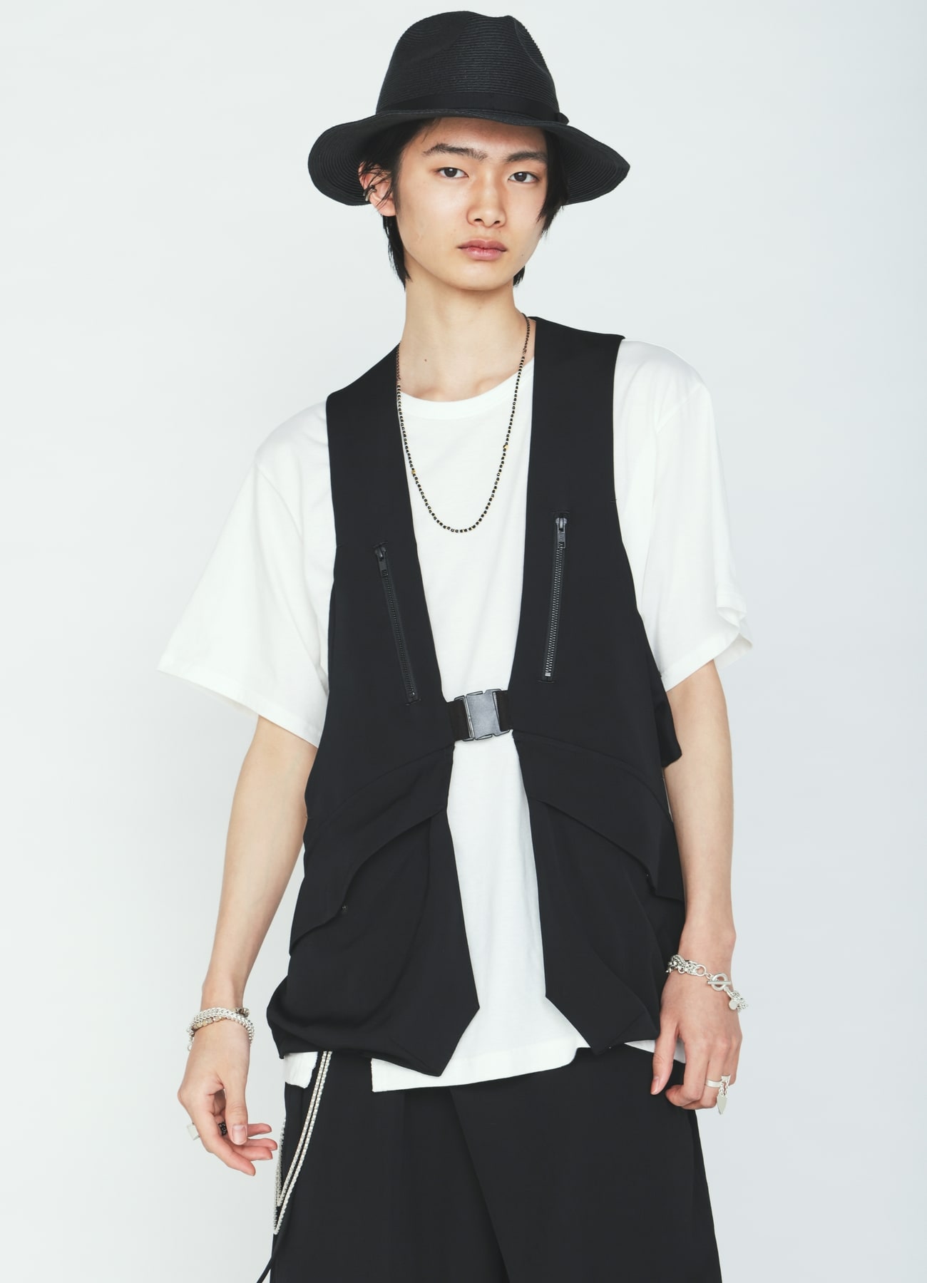 BRASS ONYX CHAIN NECKLACE