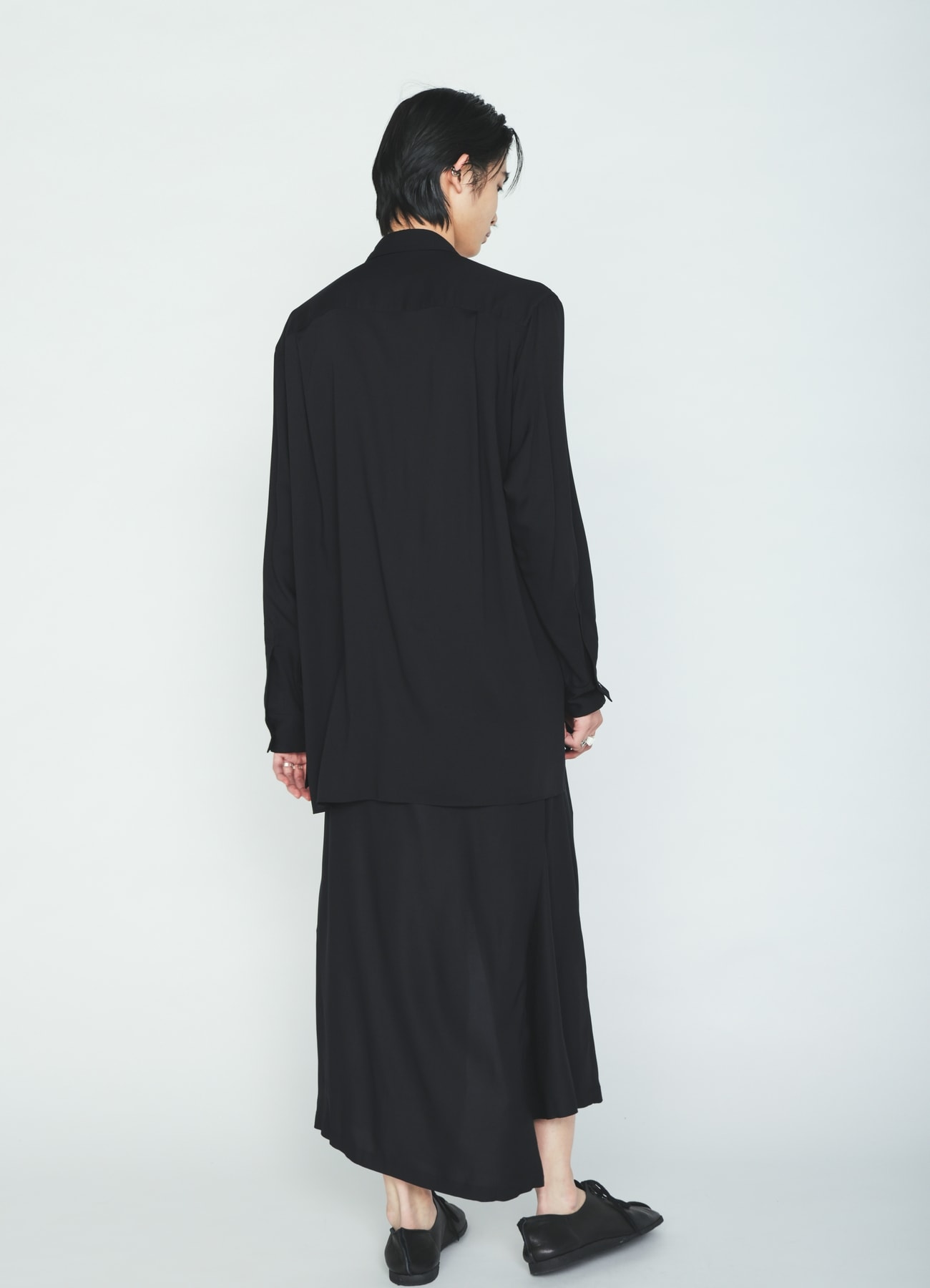 RAYON TWILL CROW AND FLOWER EMBROIDERY SHIRT