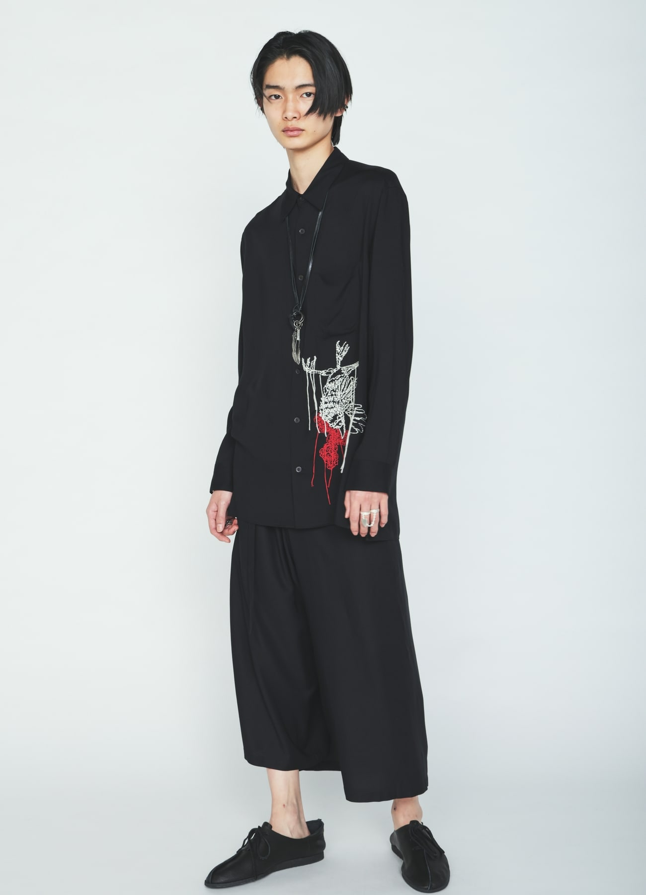 RAYON TWILL CROW AND FLOWER EMBROIDERY SHIRT