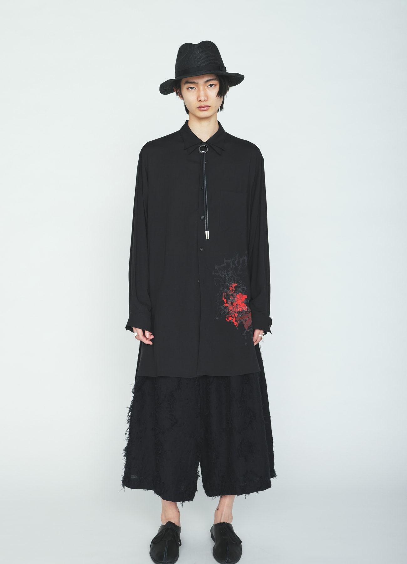 RAYON “Y” LETTER AND RED FLOWER PRINT LAYERED-COLLAR SHIRT
