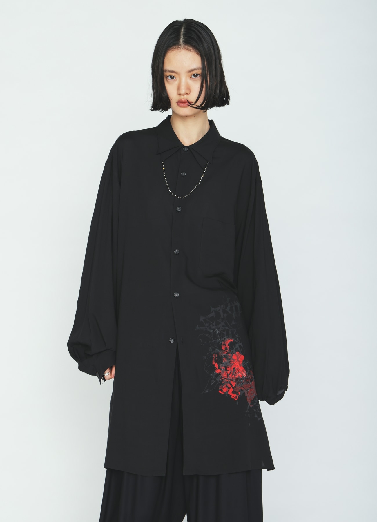 RAYON “Y” LETTER AND RED FLOWER PRINT LAYERED-COLLAR SHIRT