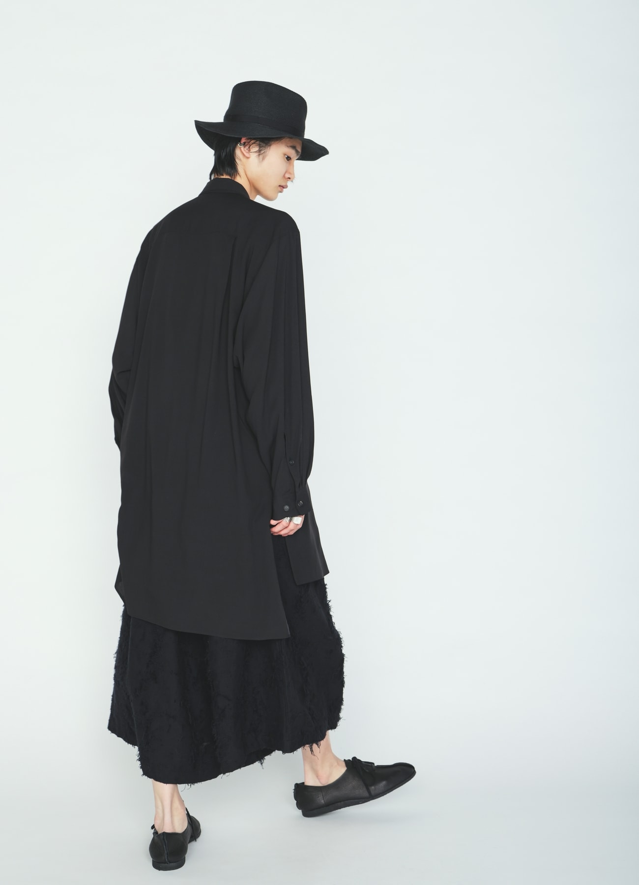 RAYON “Y” LETTER AND RED FLOWER PRINT LAYERED-COLLAR SHIRT