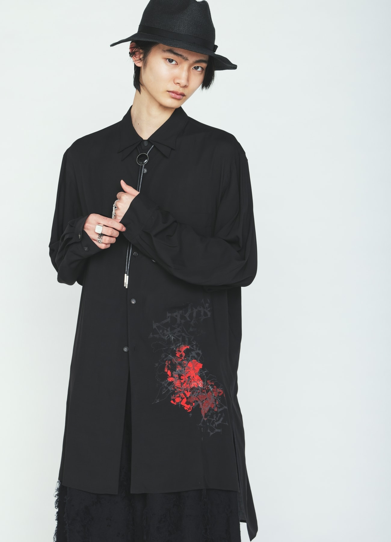 RAYON “Y” LETTER AND RED FLOWER PRINT LAYERED-COLLAR SHIRT